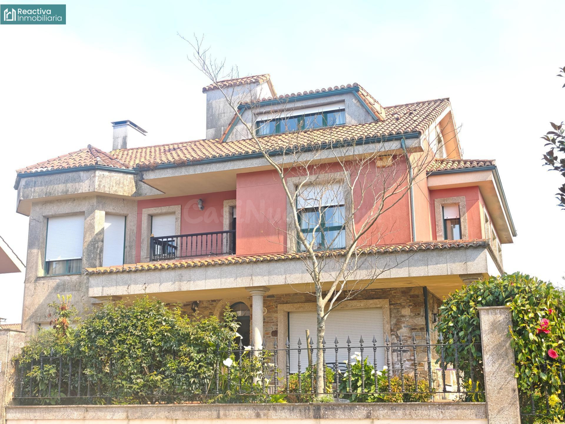 Chalet en San Sadurniño con Piscina y zonas deportivas comun - foto 3