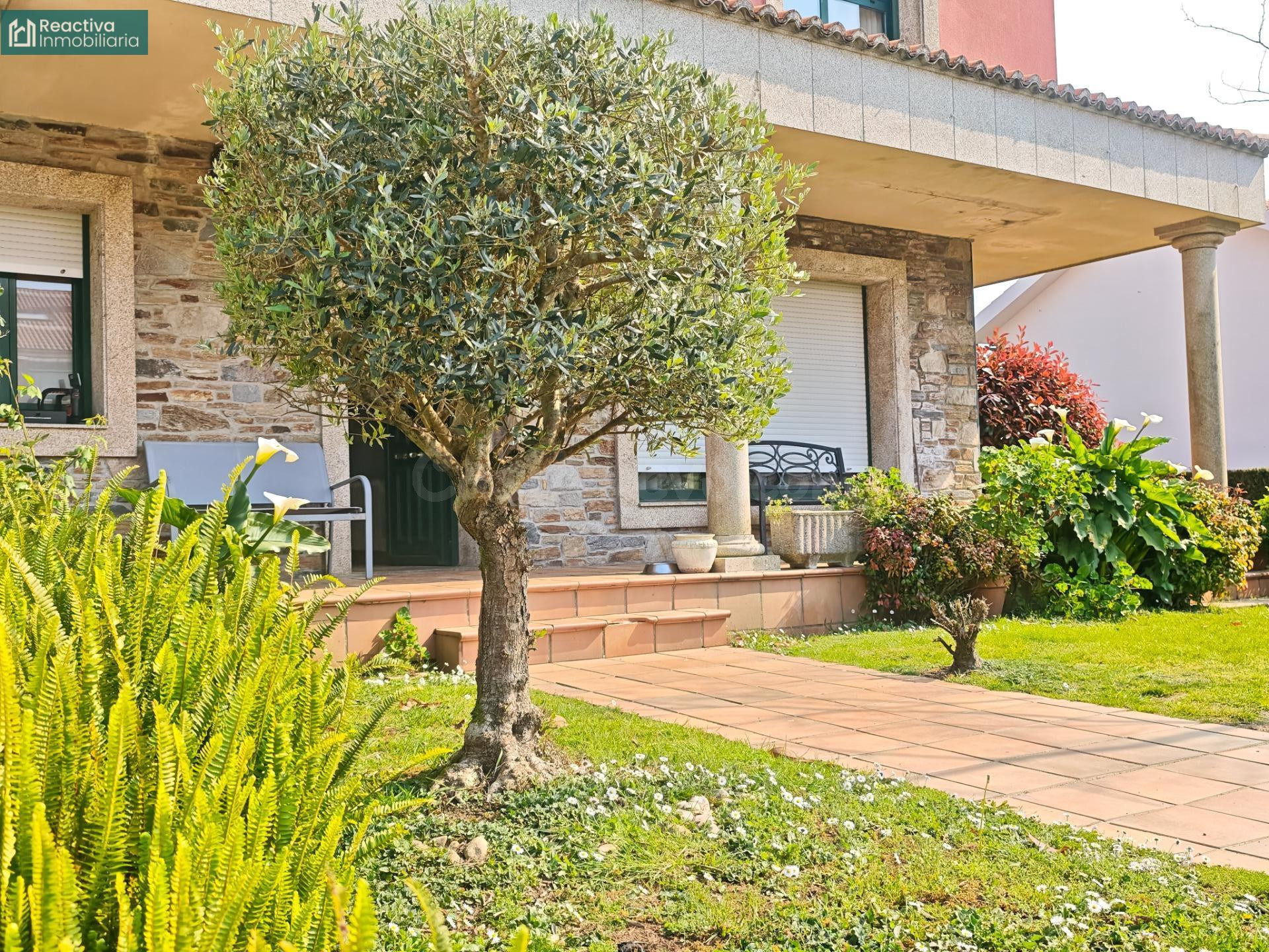 Chalet en San Sadurniño con Piscina y zonas deportivas comun - foto 4