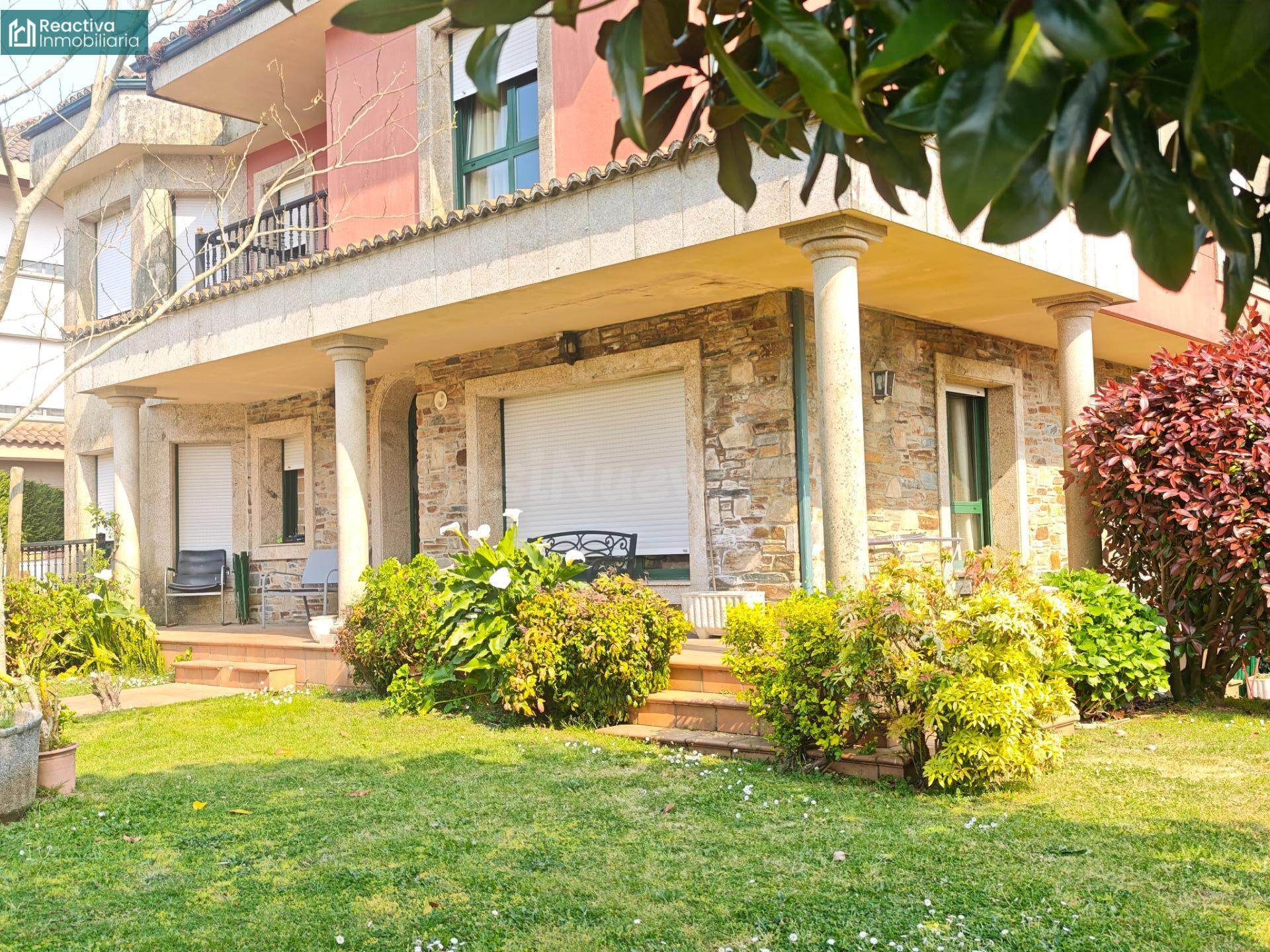 Chalet en San Sadurniño con Piscina y zonas deportivas comun - foto 5
