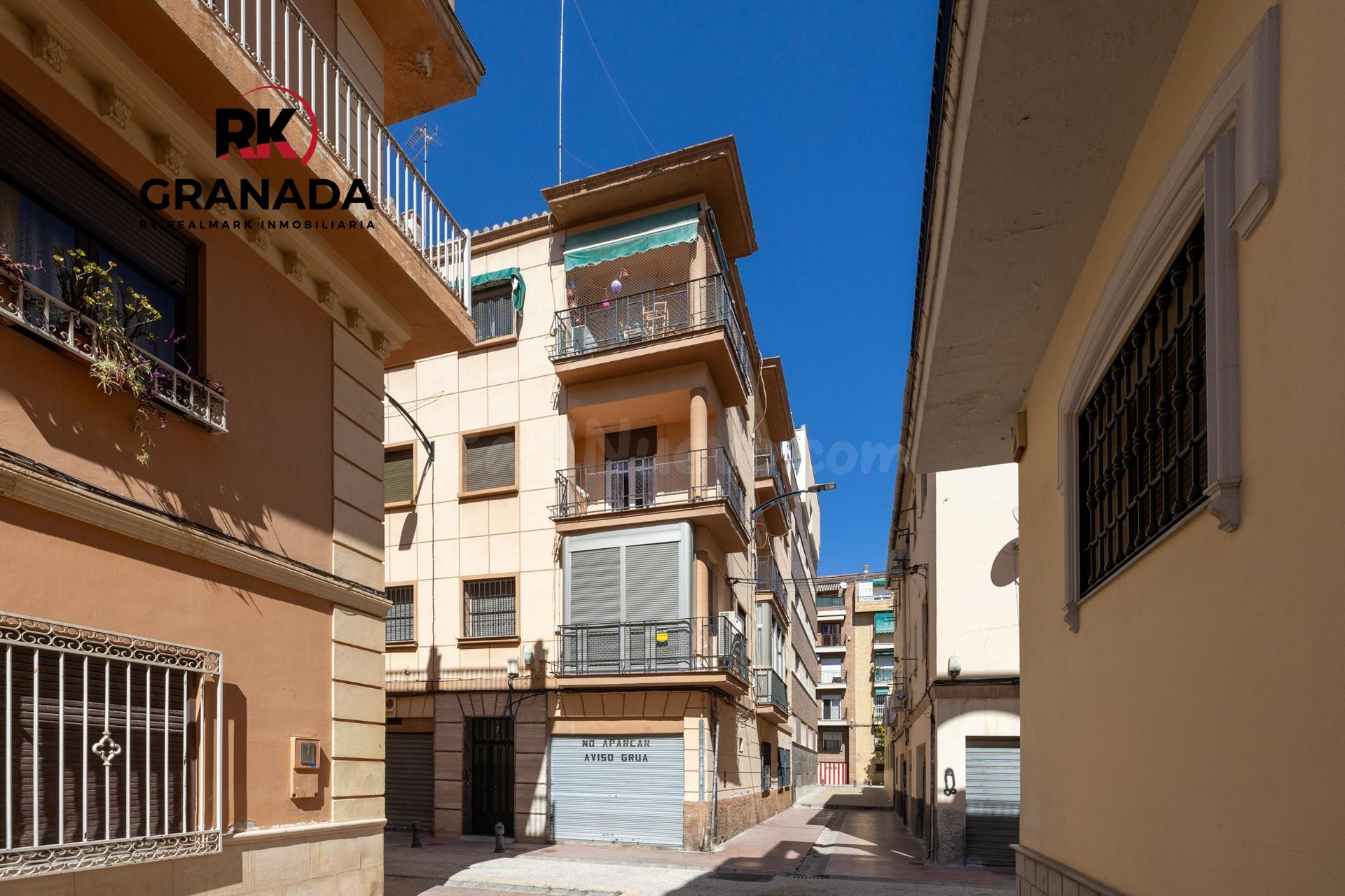 PISO EN VENTA JUNTO CALLE ALHAMAR.