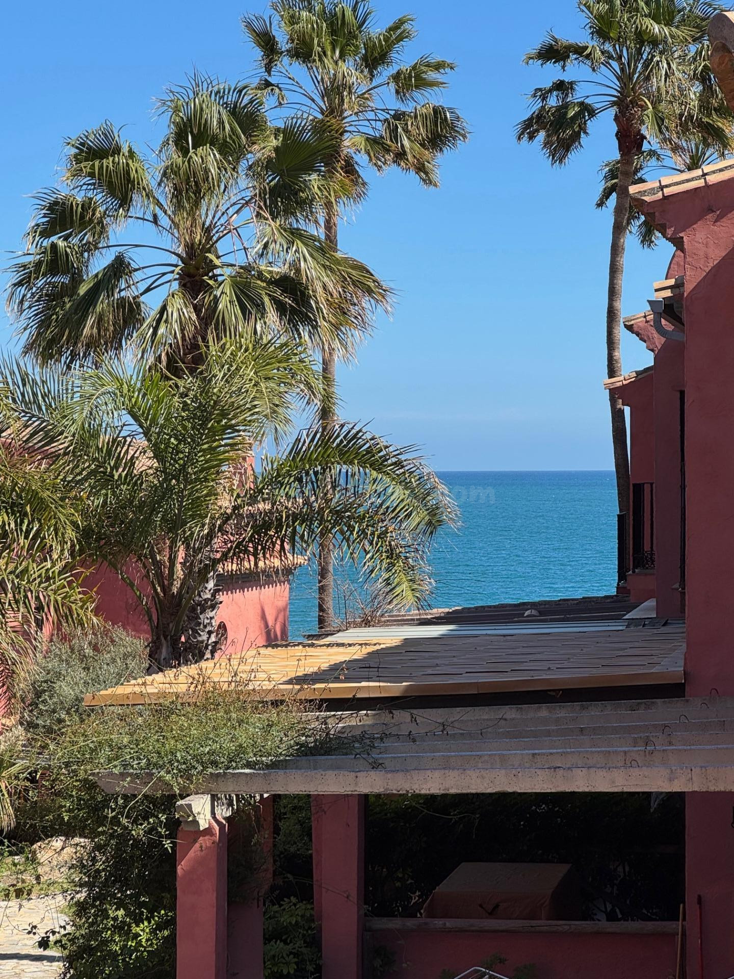 Adosado en Urbanización en Primera Línea de Playa – Bahía Az