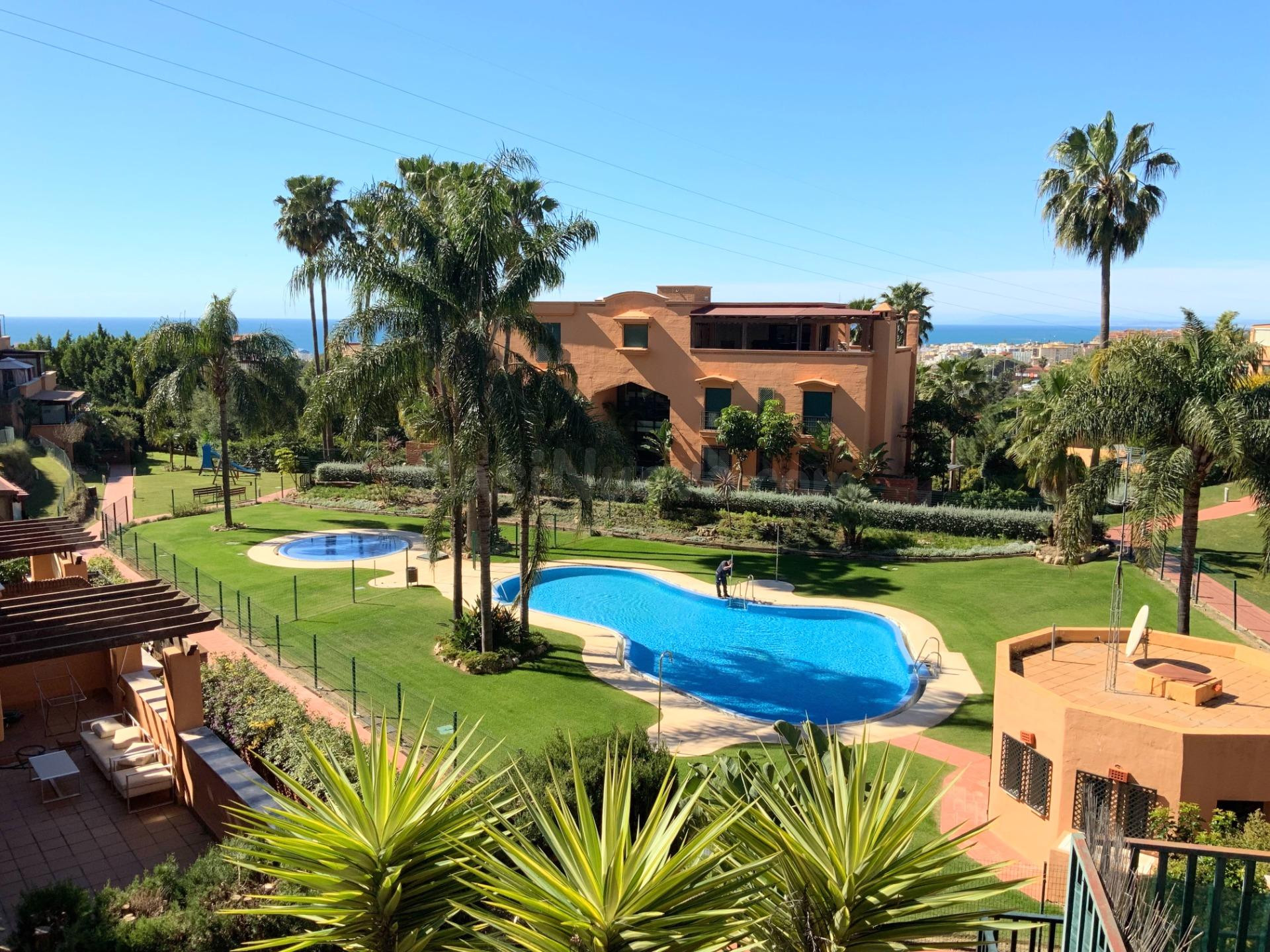 Elegante vivienda totalmente reformada en Urb. La Cañada, li