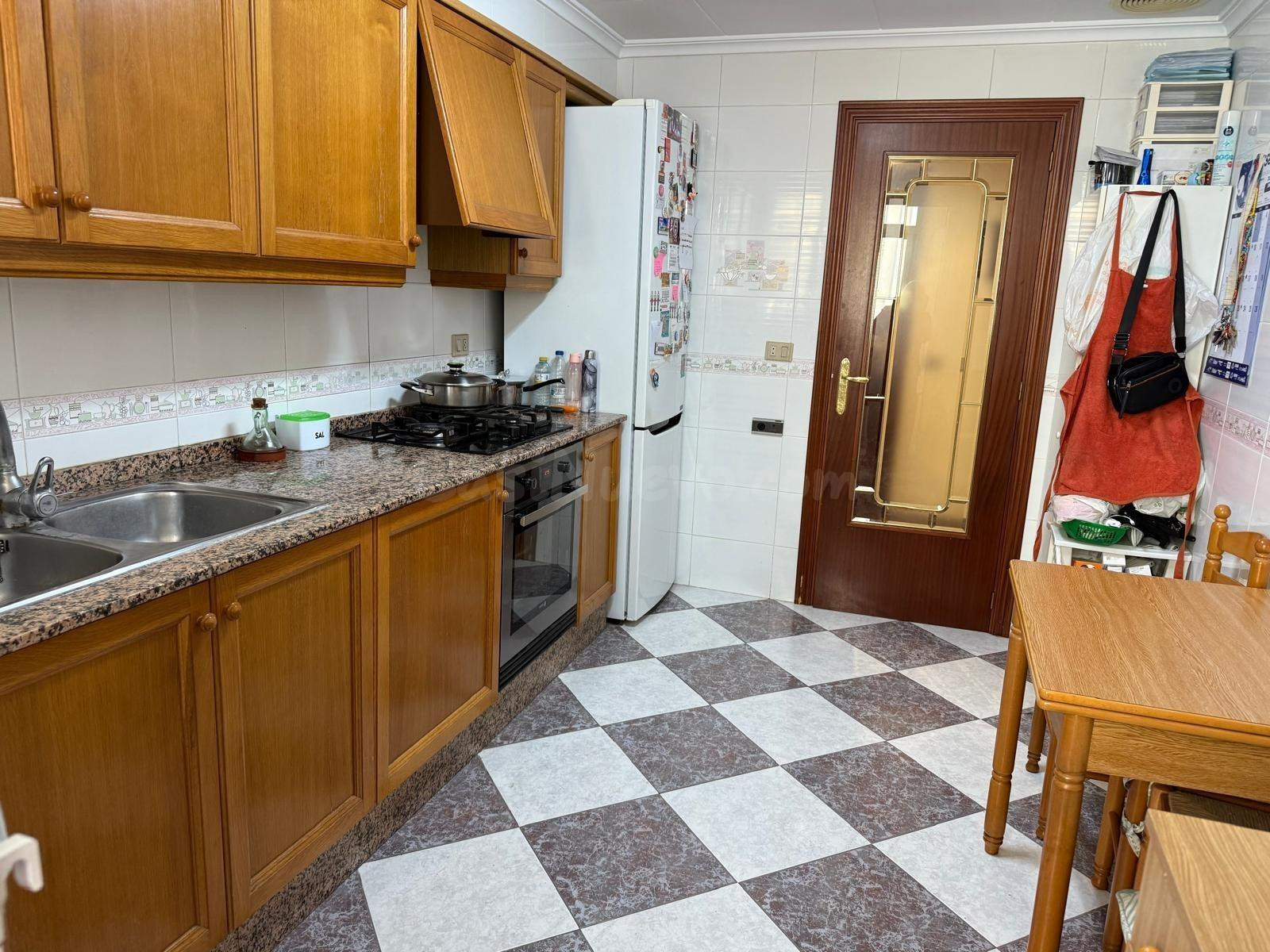PISO EN ZONA EL PILAR CON TRASTERO Y PLAZA DE GARAJE - foto 4