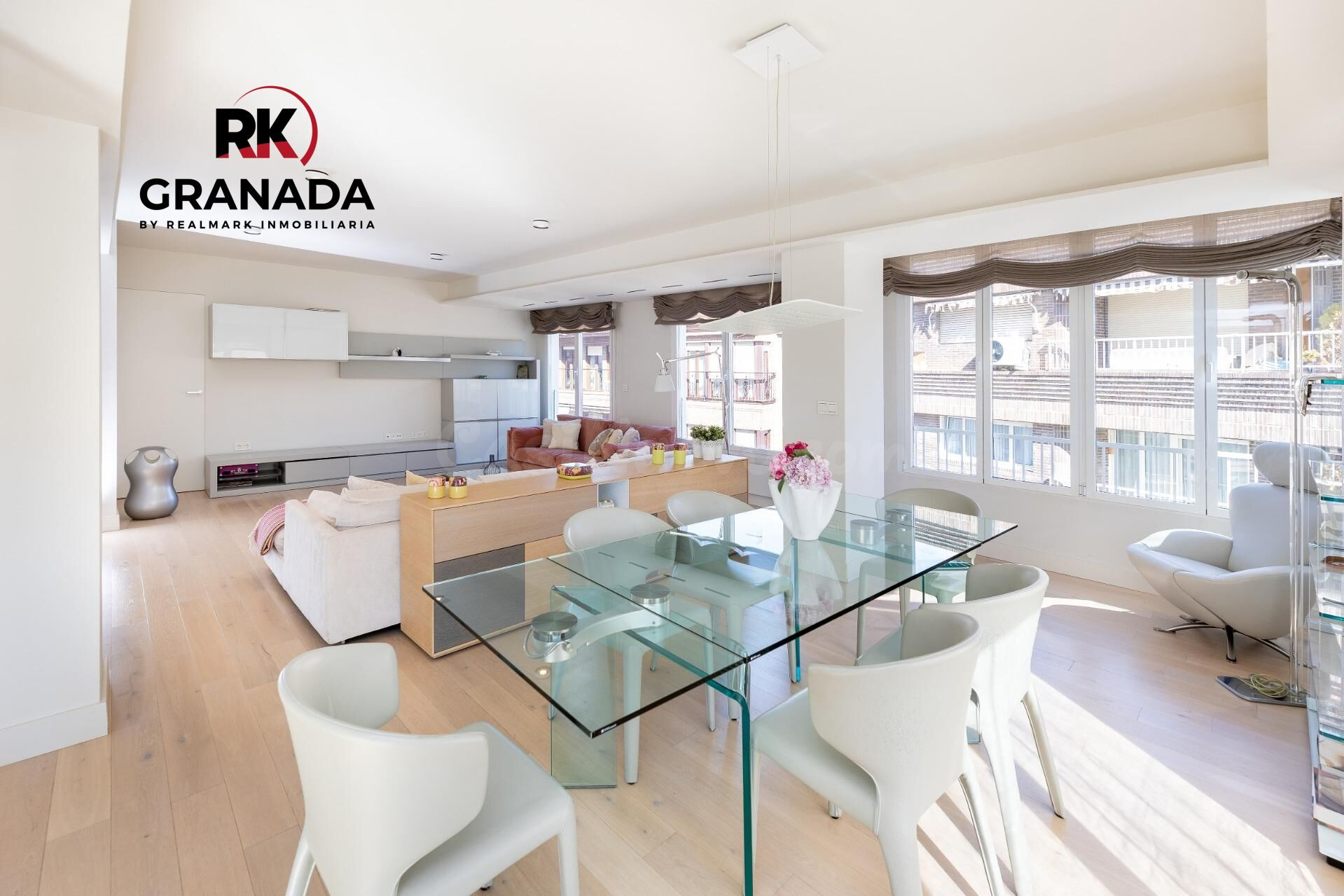 Exclusiva vivienda con vistas al Palacio de los Patos, junto