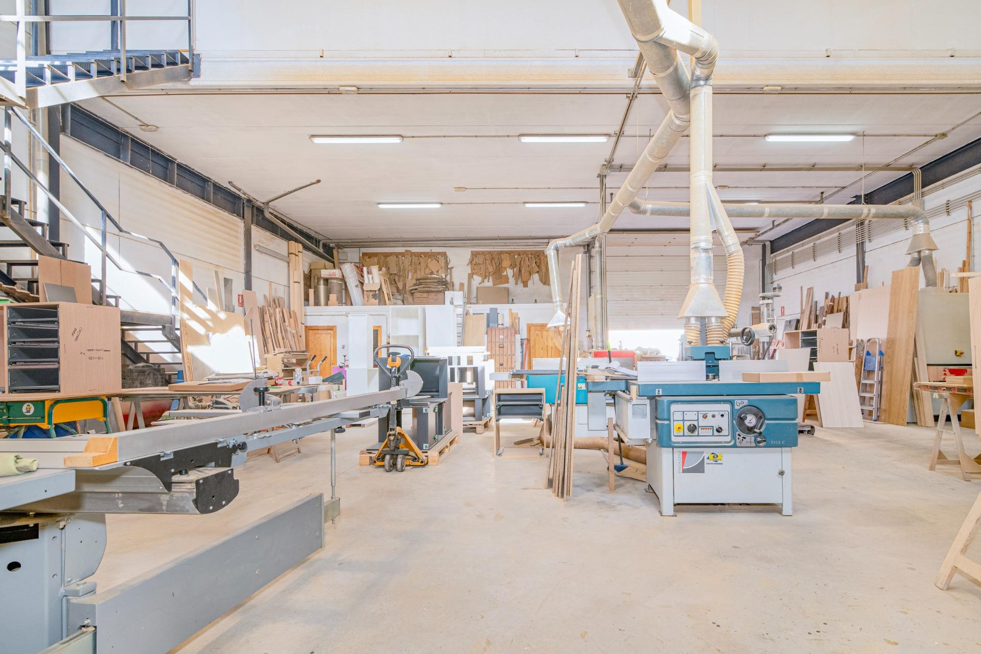 Gran Nave Industrial en Peligros con Instalación de Carpinte - foto 3