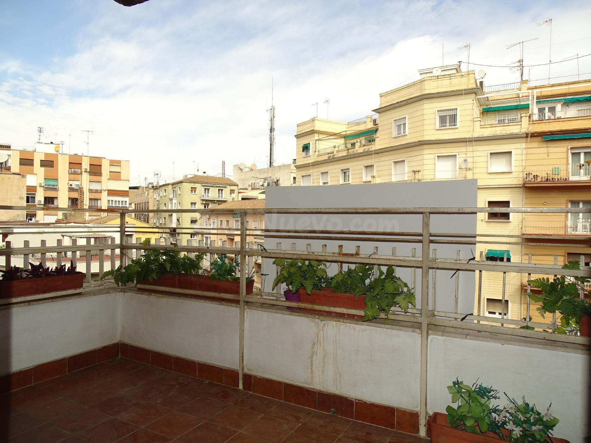 Pisazo en Calle Alhamar - foto 4