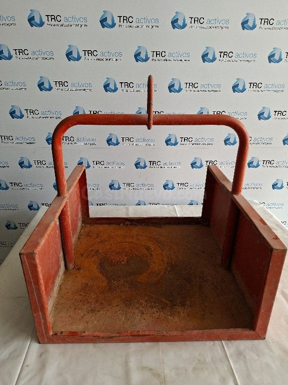 Cesta metálica con gancho