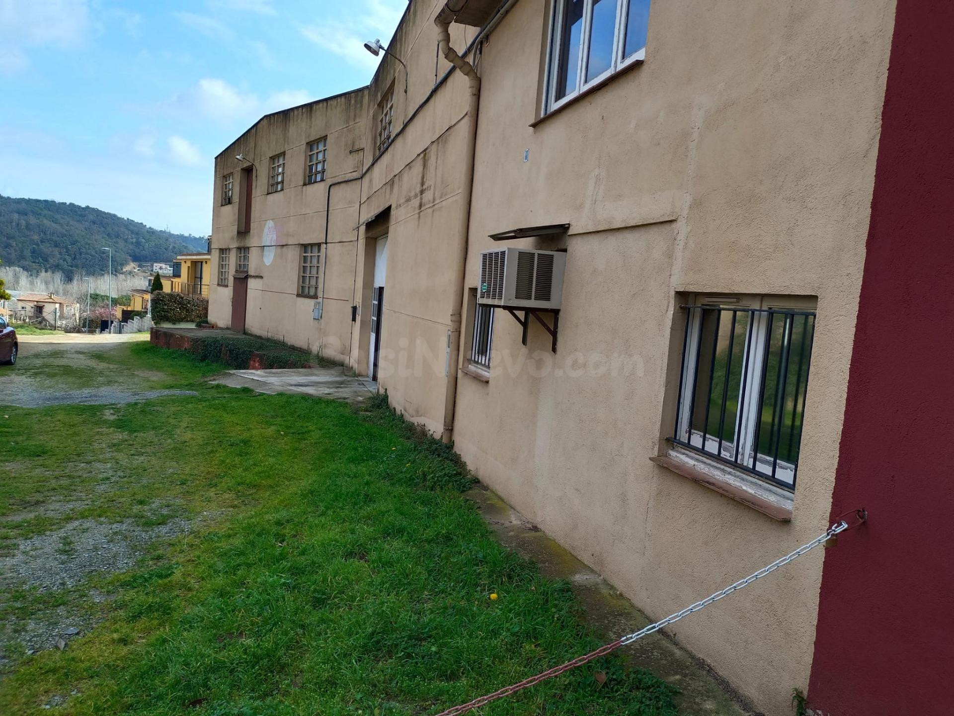 ¡OPORTUNIDAD DE INVERSIÓN! NAVE Y VIVIENDA EN GIRONA - foto 2