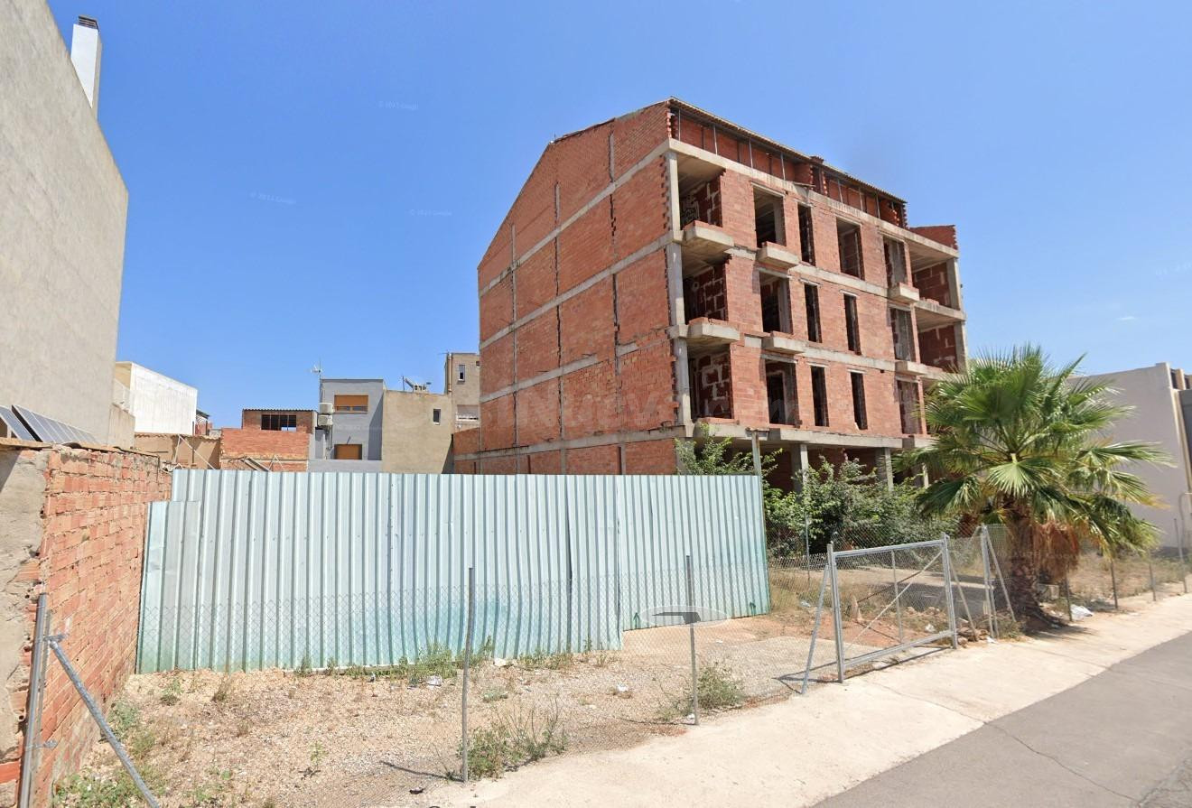 WIP. Estructura en venta. 10 Pisos, Local y 7 garajes.