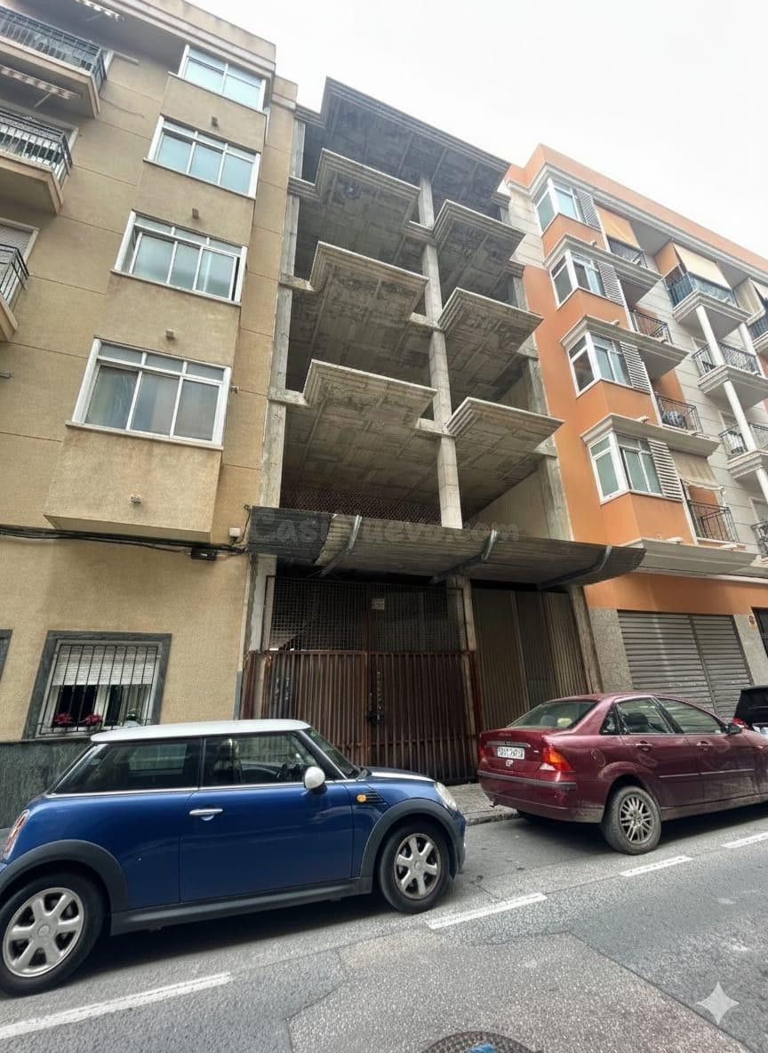 Solar en Venta con Estructura y Proyecto Aprobado