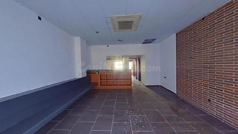 Local comercial en venta en el centro de Cubelles (Barcelona - foto 2
