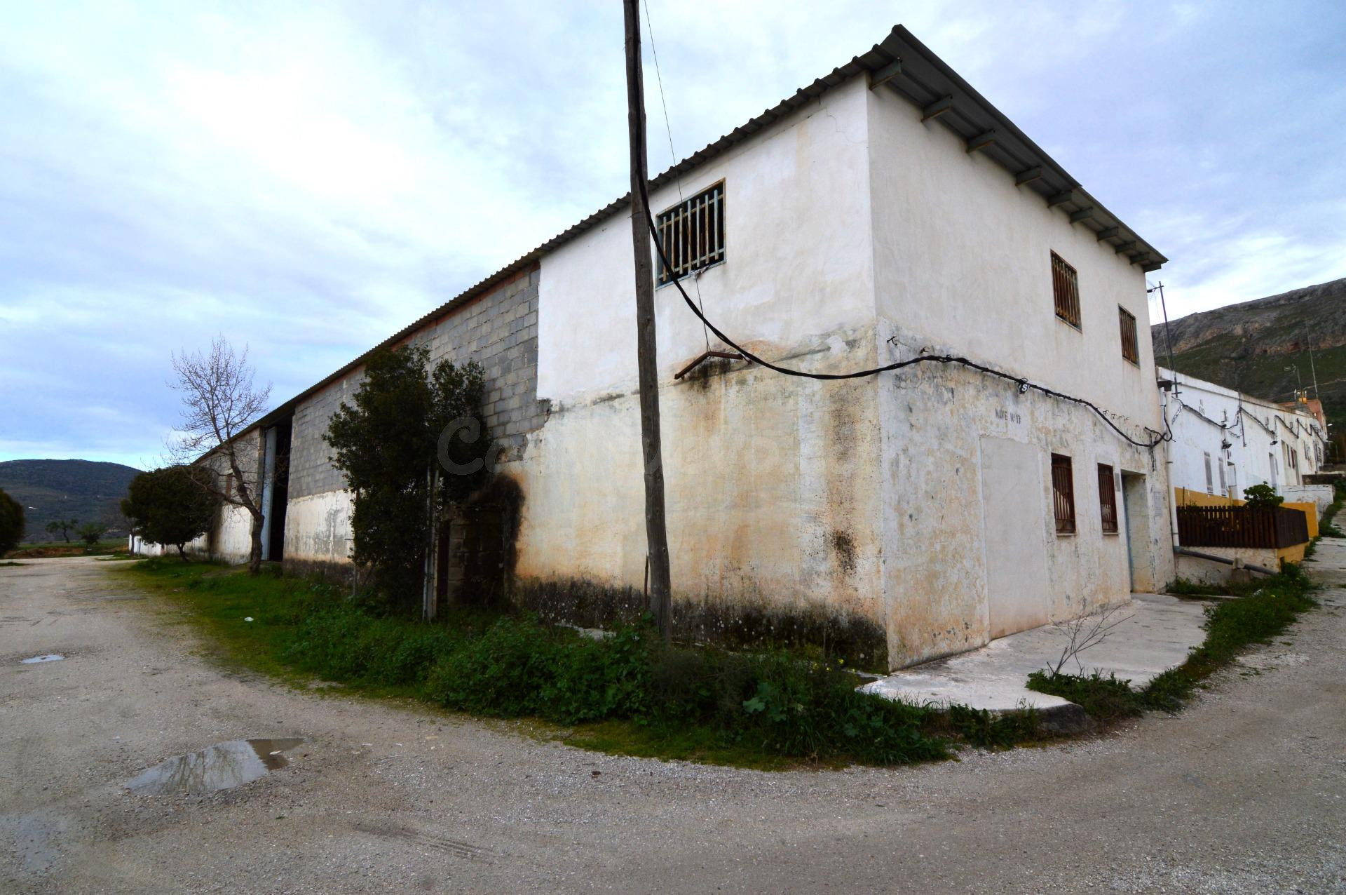 ¡GRAN OPORTUNIDAD! NAVE INDUSTRIAL EN LOJA, UBICACIÓN ESTRATÉGICA! - foto 3