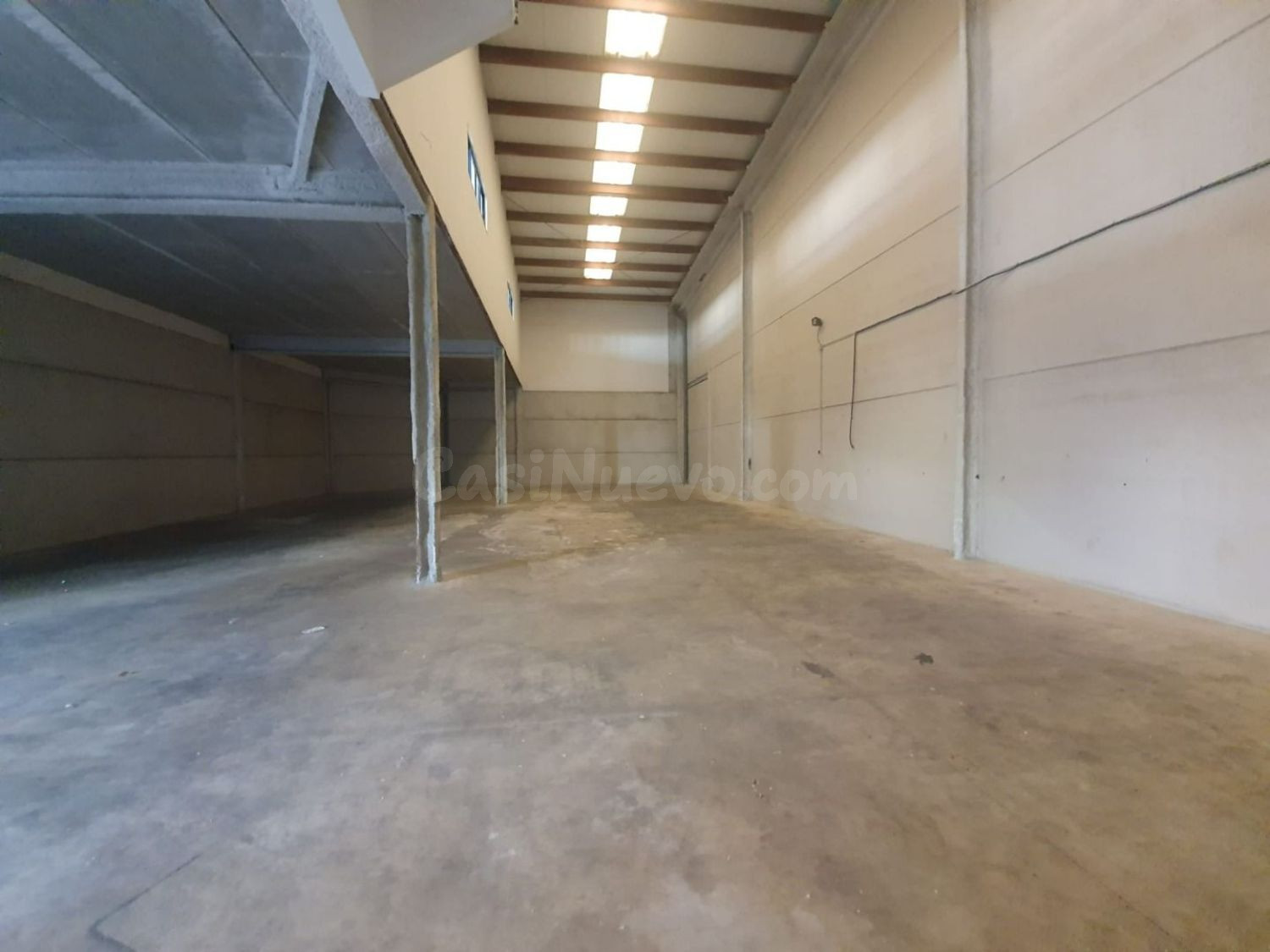 ESTUPENDA NAVE CON OFICINAS Y ZONA DE ALMACÉN