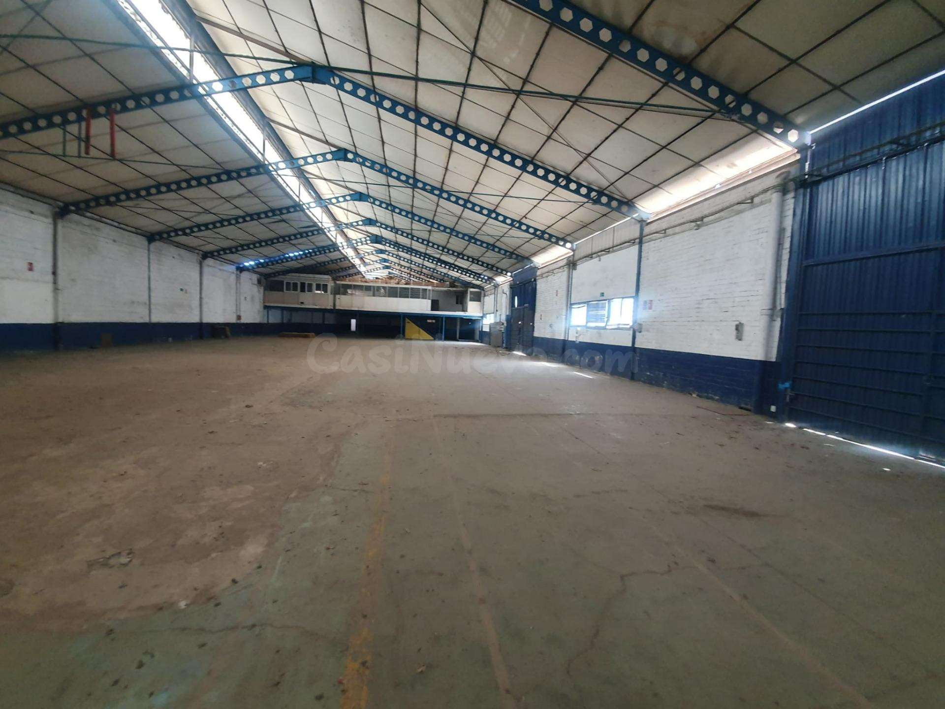 Magnífica Nave Diáfana de 400 m2 con Ubicación Estratégica - foto 2