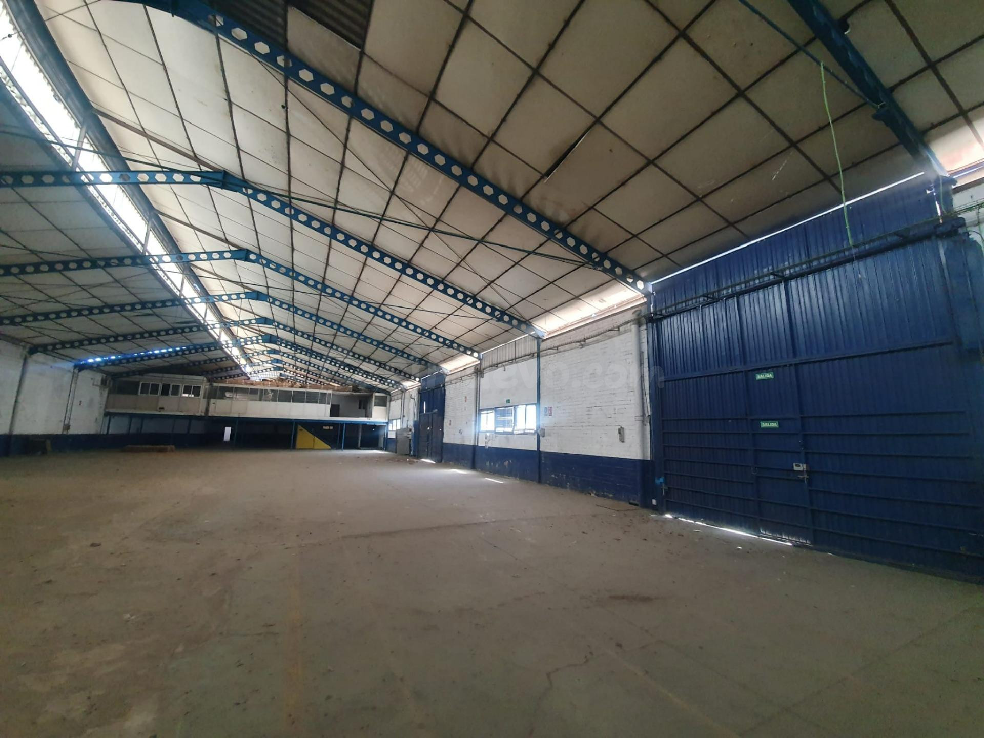 Magnífica Nave Diáfana de 400 m2 con Ubicación Estratégica - foto 3