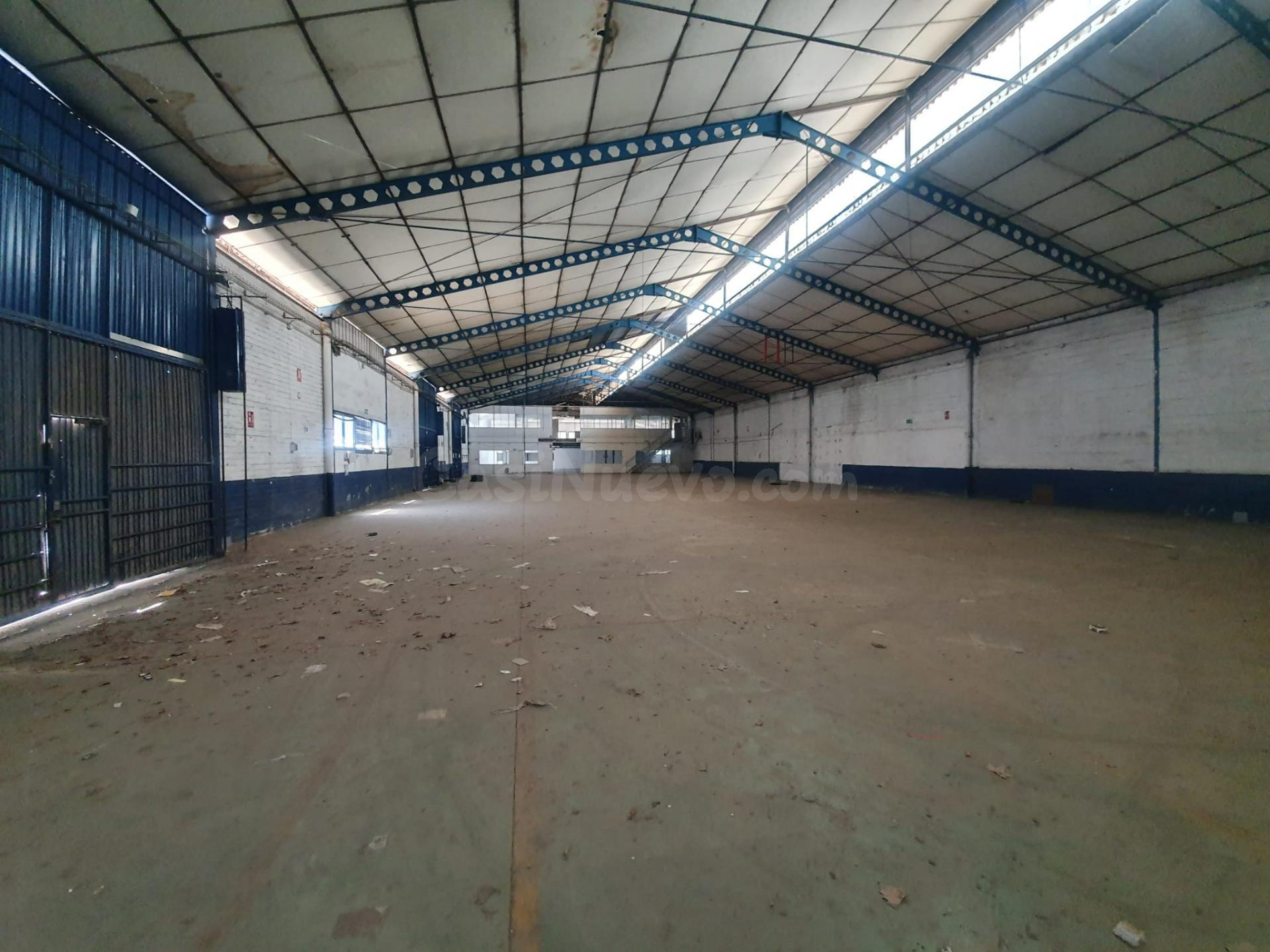 Magnífica Nave Diáfana de 400 m2 con Ubicación Estratégica - foto 4