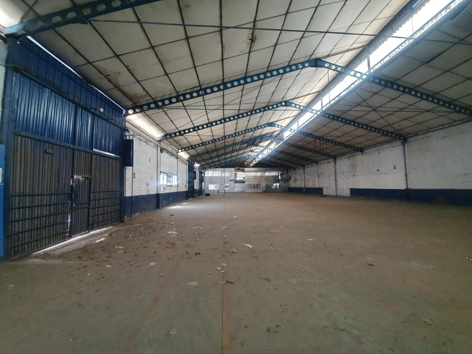 Magnífica Nave Diáfana de 400 m2 con Ubicación Estratégica - foto 5