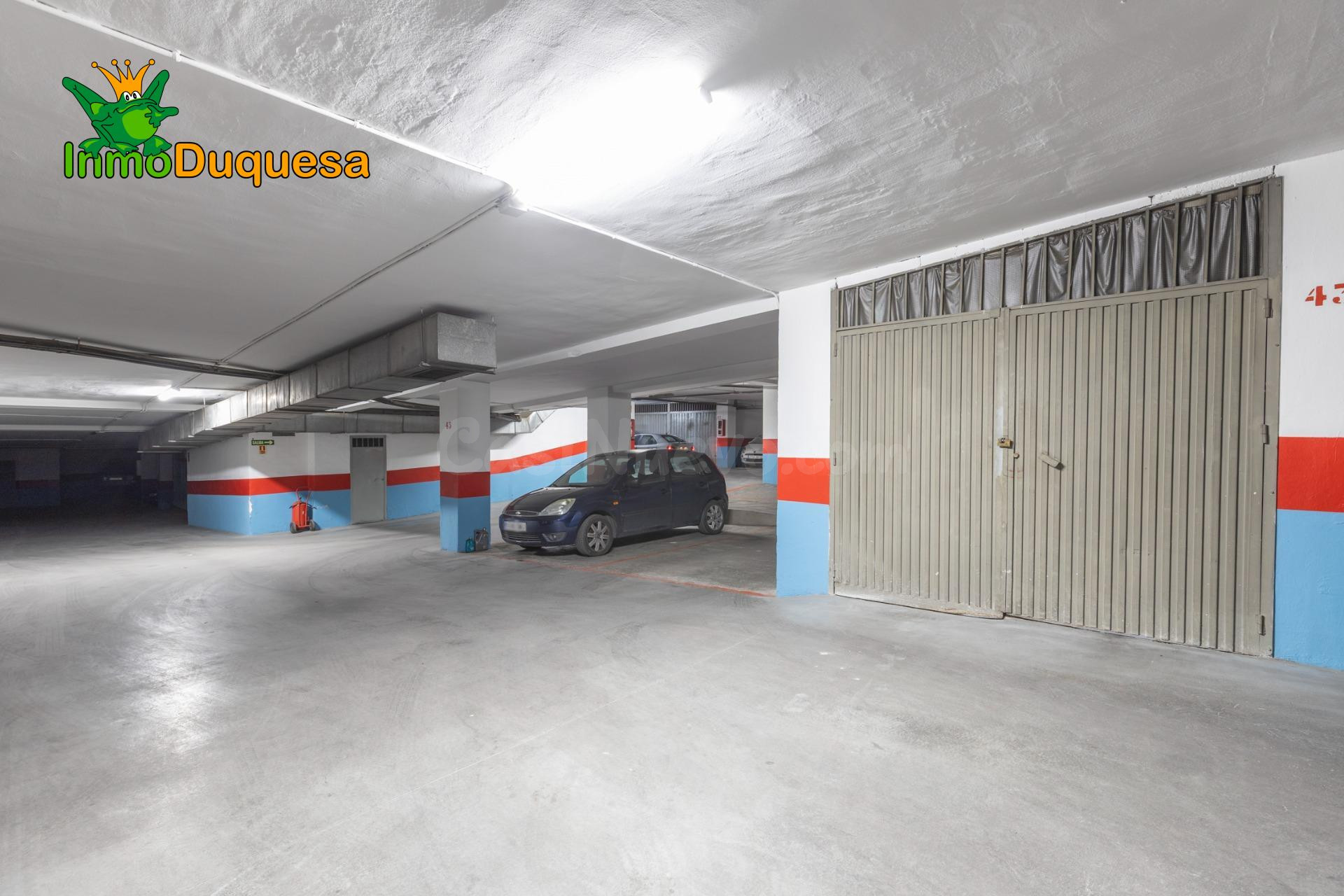Garaje cerrado para 1 vehículo en zona de Calle Arabial - foto 4