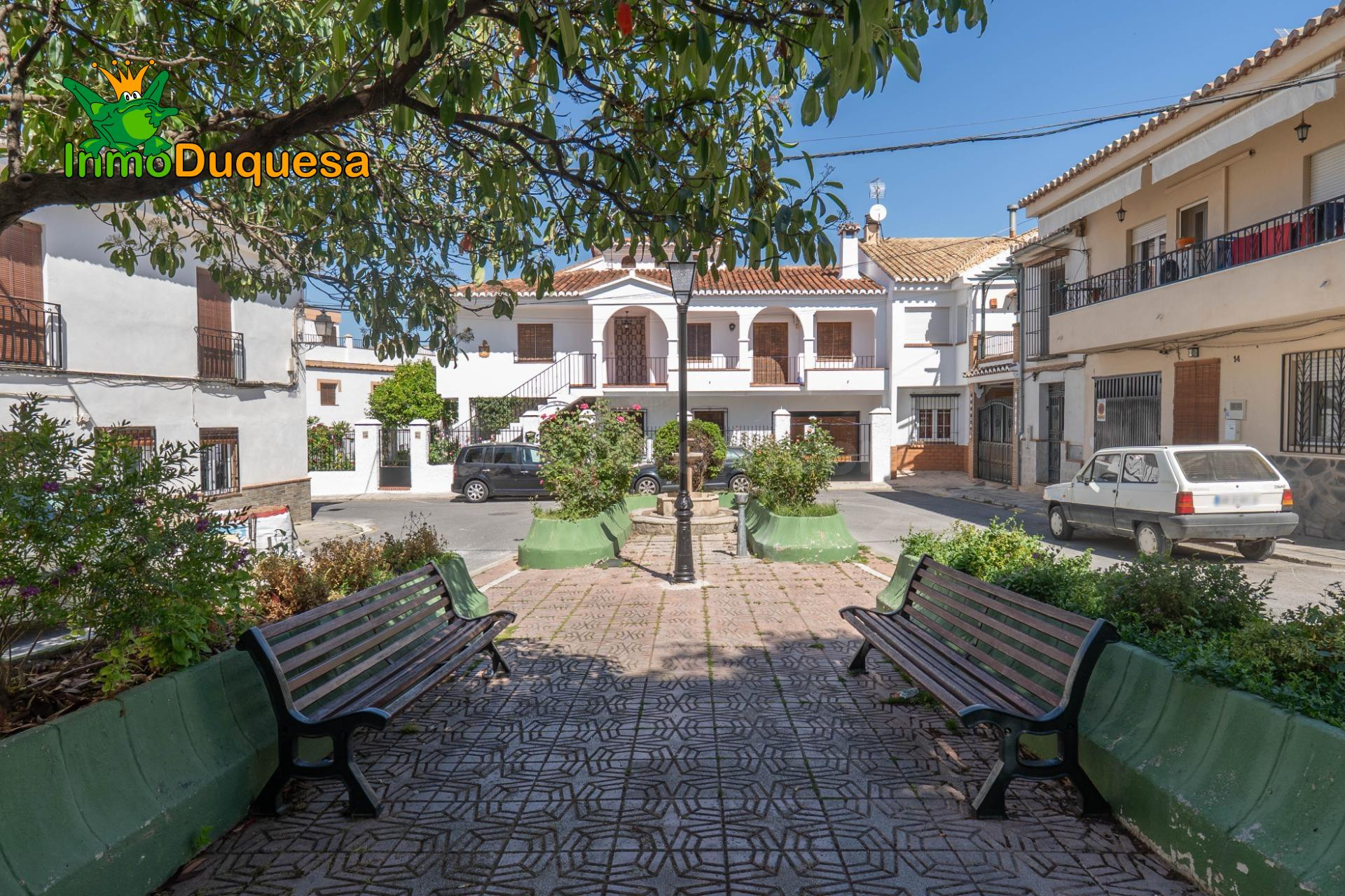 Casa para REFORMAR en el CENTRO de La Zubia - foto 2