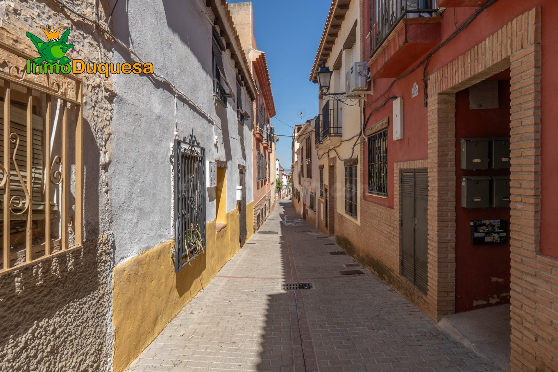 Casa para REFORMAR en el CENTRO de La Zubia - foto 4