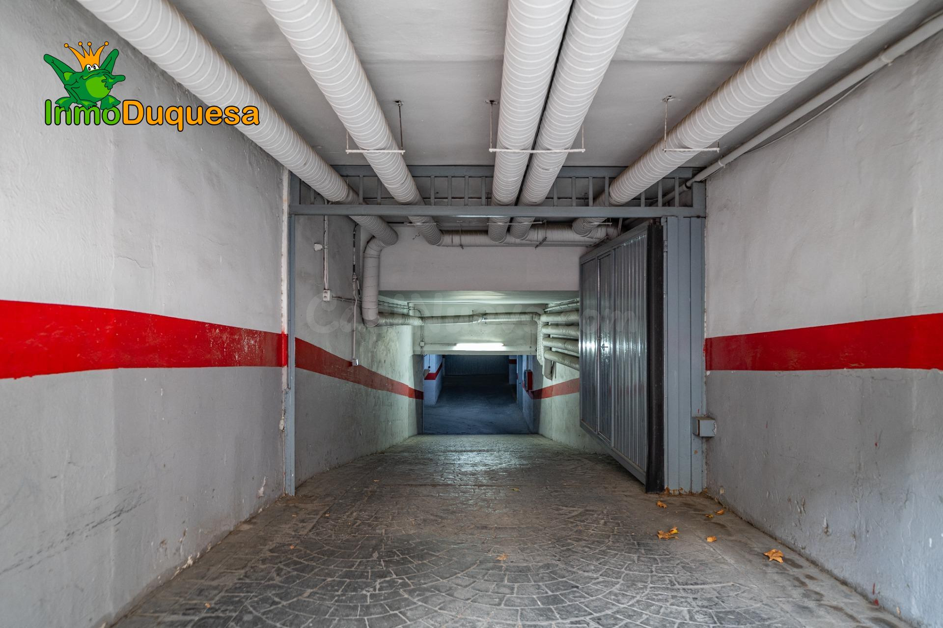 COCHERA cerrada junto a la Avenida Madrid. - foto 4