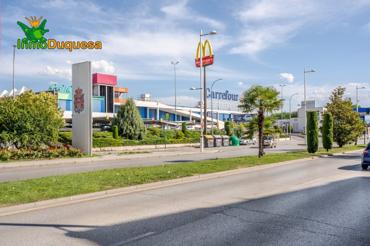 LOTE de 2 plazas de aparcamiento. ZONA FORUM - foto 3