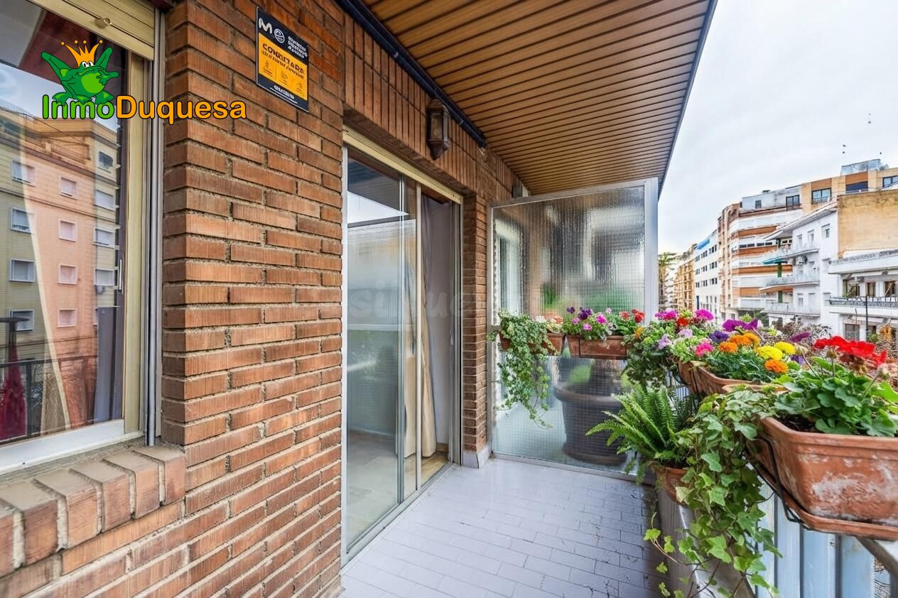 Gran piso de 4 dorm. en Calle Alhamar (Con 160 m2) - foto 2