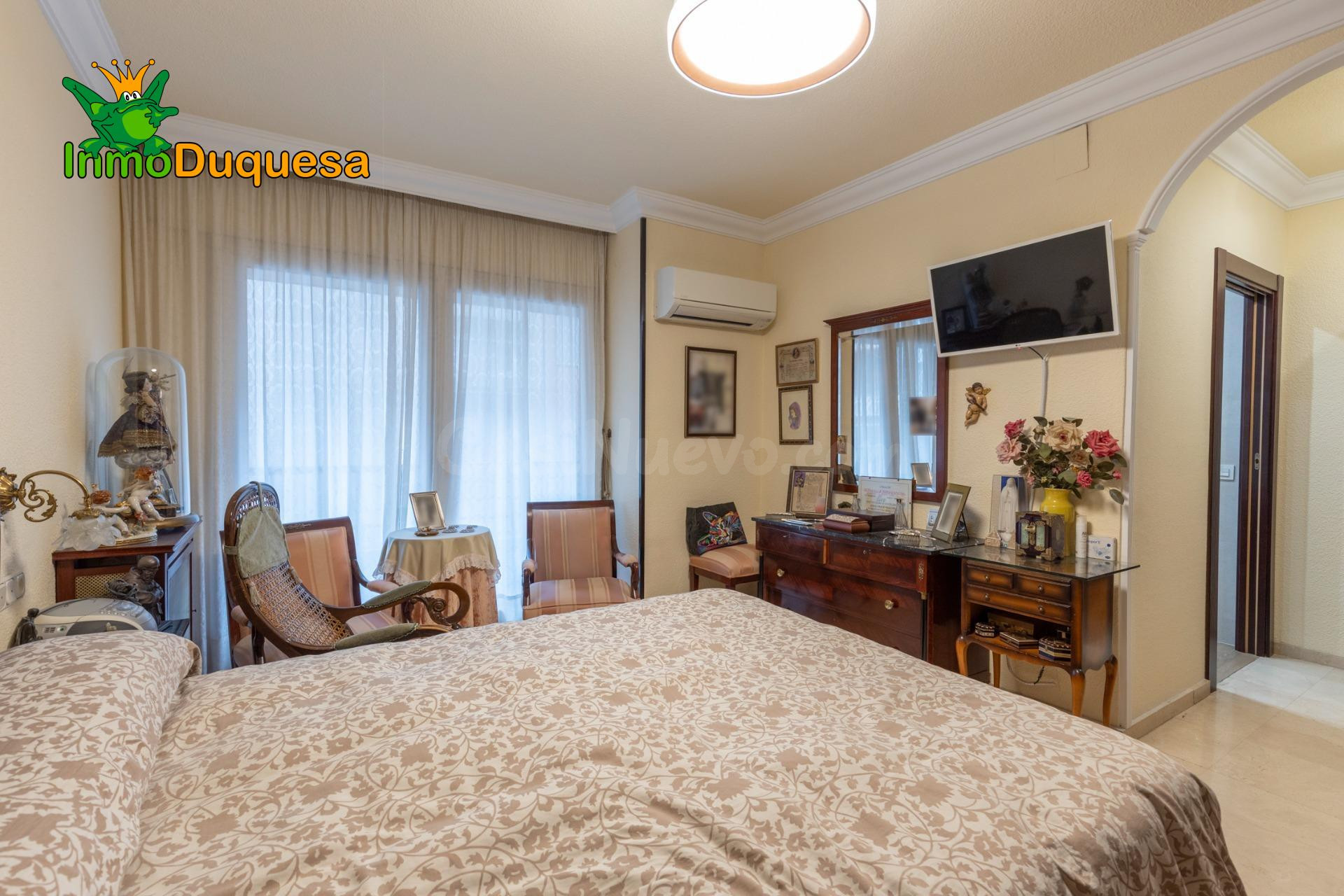 Gran piso de 327 m2 en pleno centro de Granada (con 2 plazas de garaje y trastero) - foto 3
