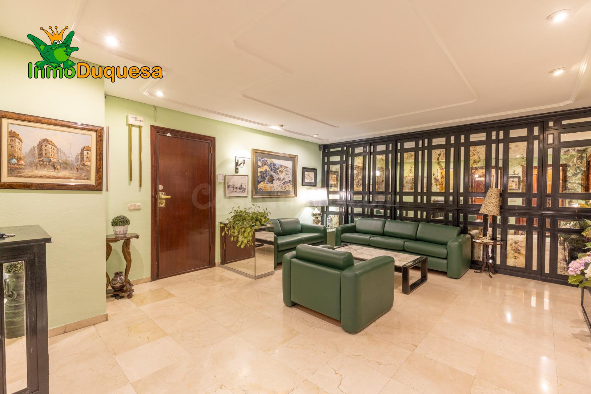 Gran piso de 327 m2 en pleno centro de Granada (con 2 plazas de garaje y trastero) - foto 5