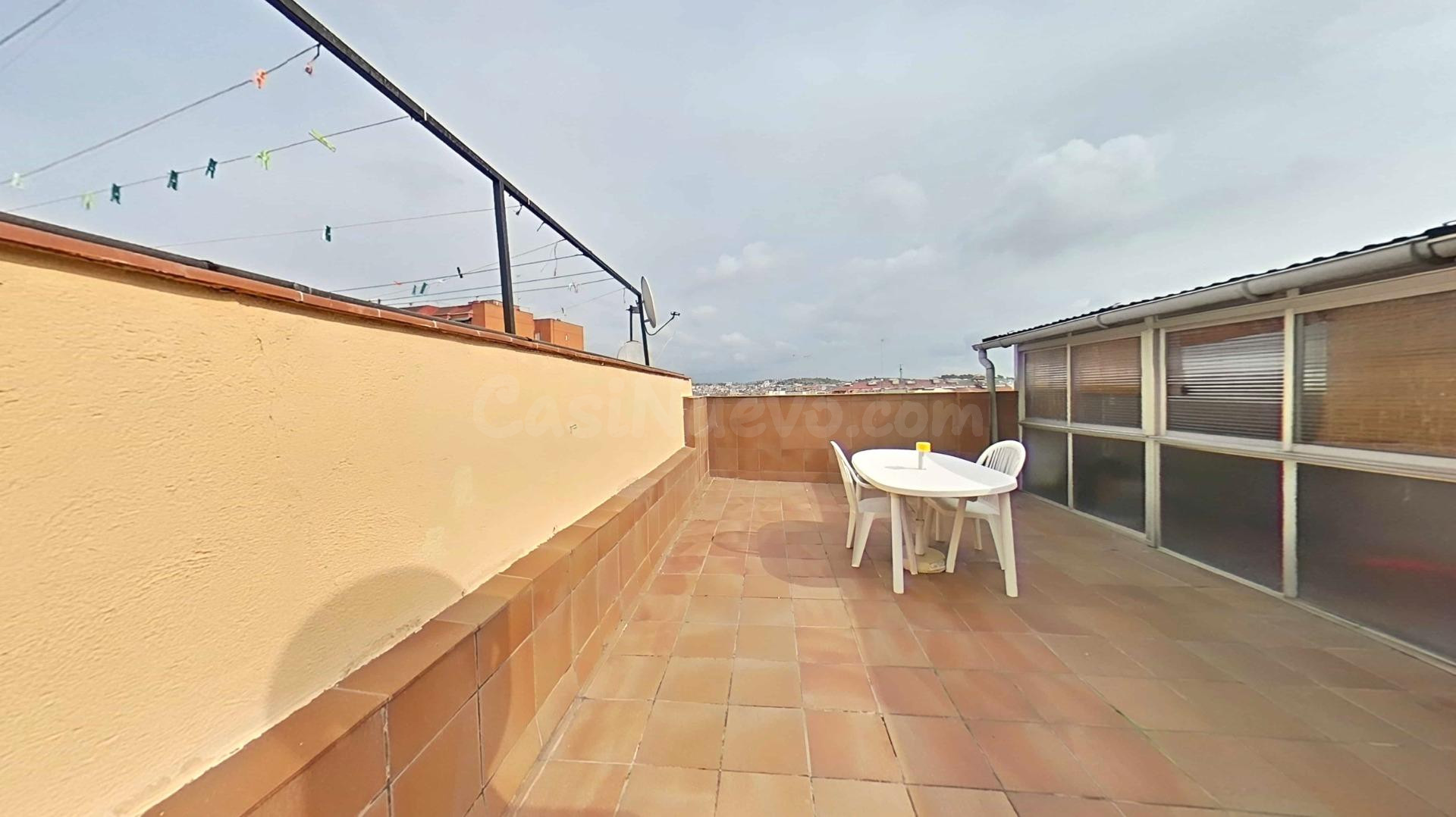 Àtic amb espectacular terrassa de 40 m2 a Can Gili - foto 4