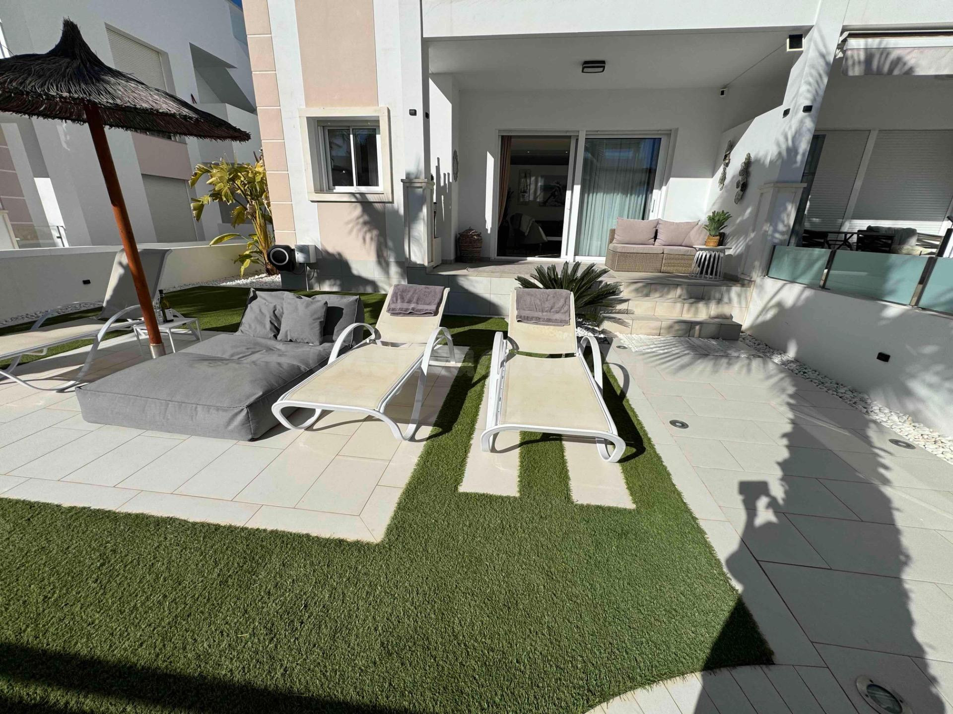 Moderno apartamento con jardín privado y acceso directo a piscina en Ciudad Quesada - foto 3