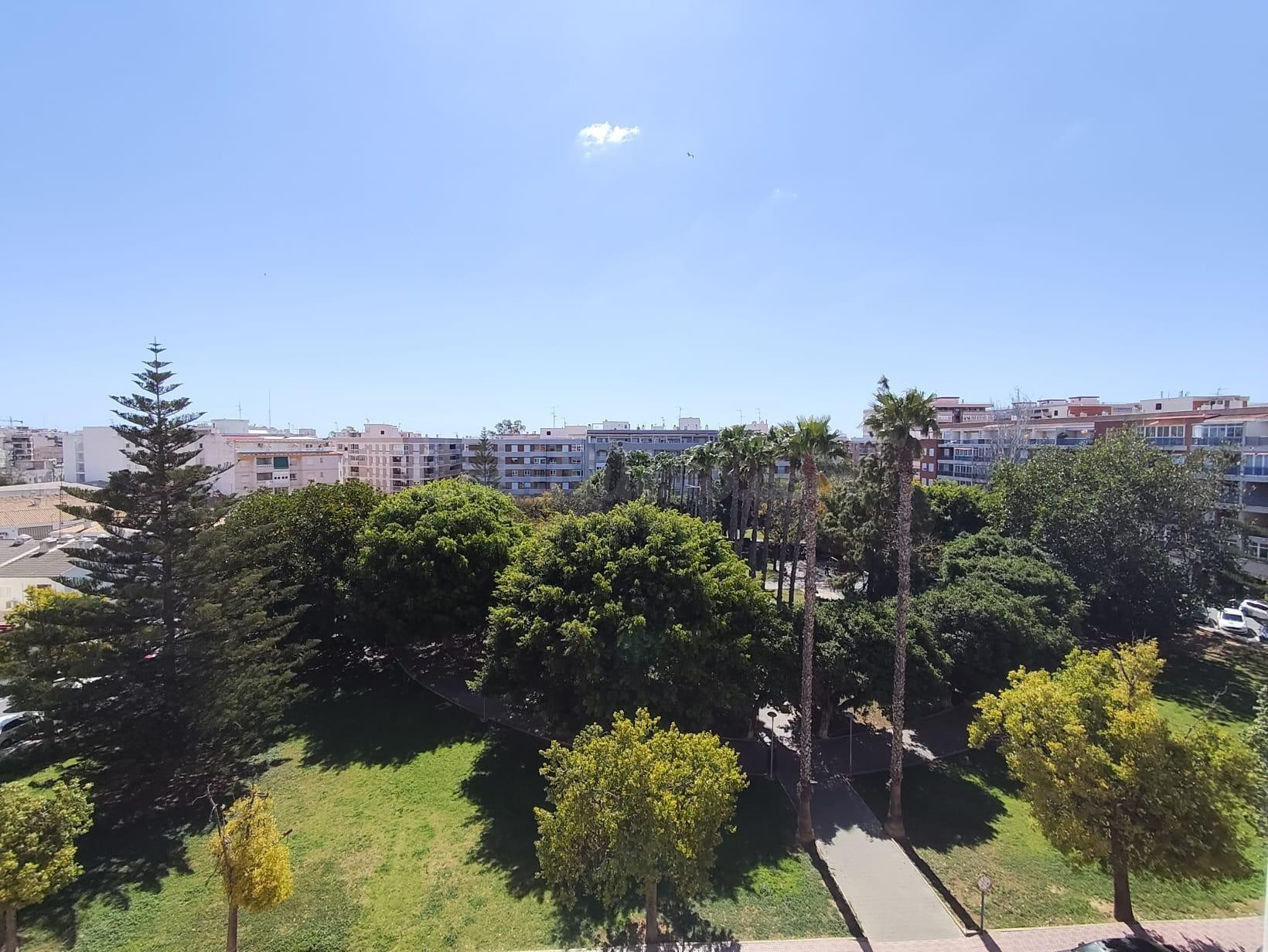 Ático bonito y amplio junto al Parque y a un paso del Mar