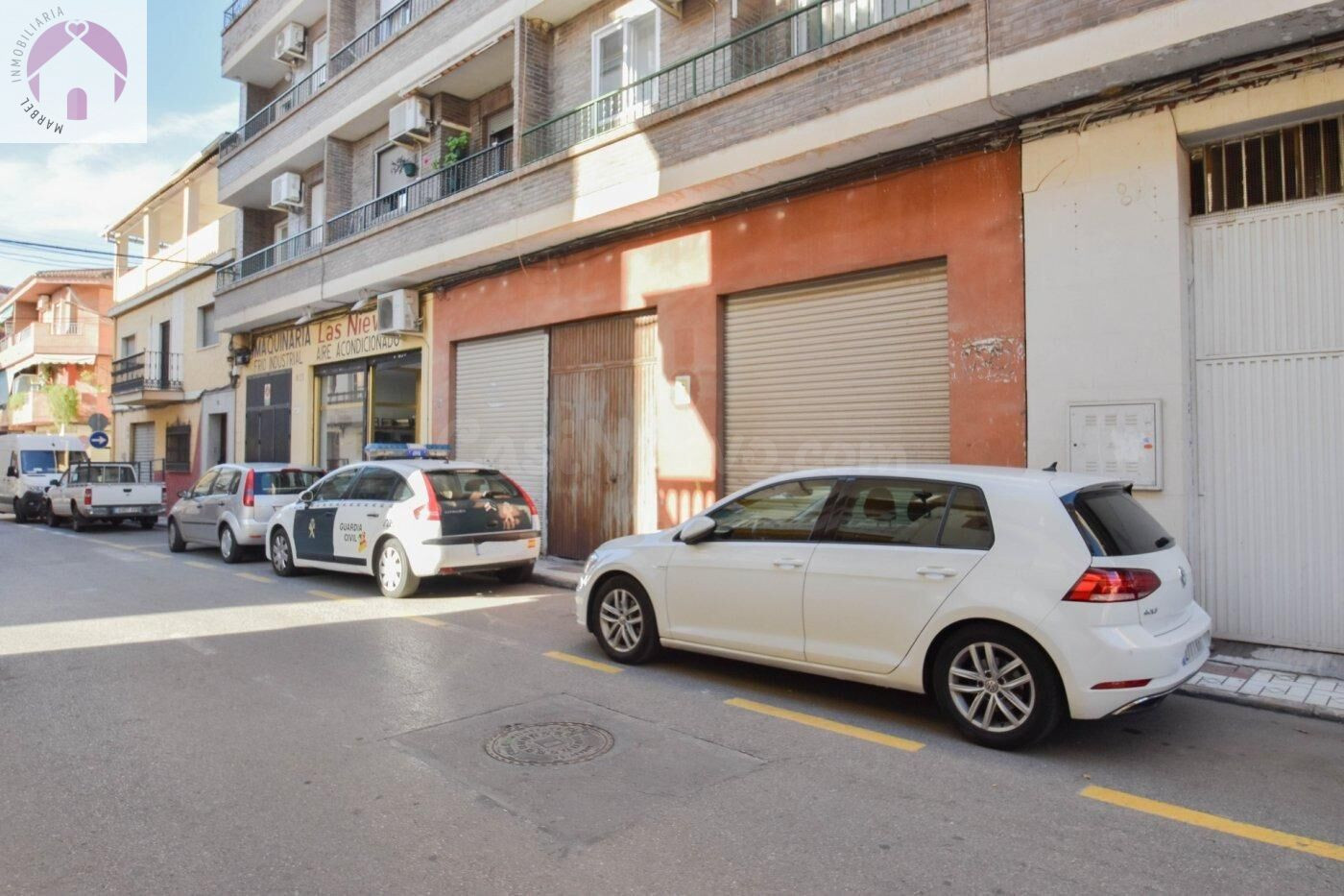 Local en bruto situado junto a la Avenida principal