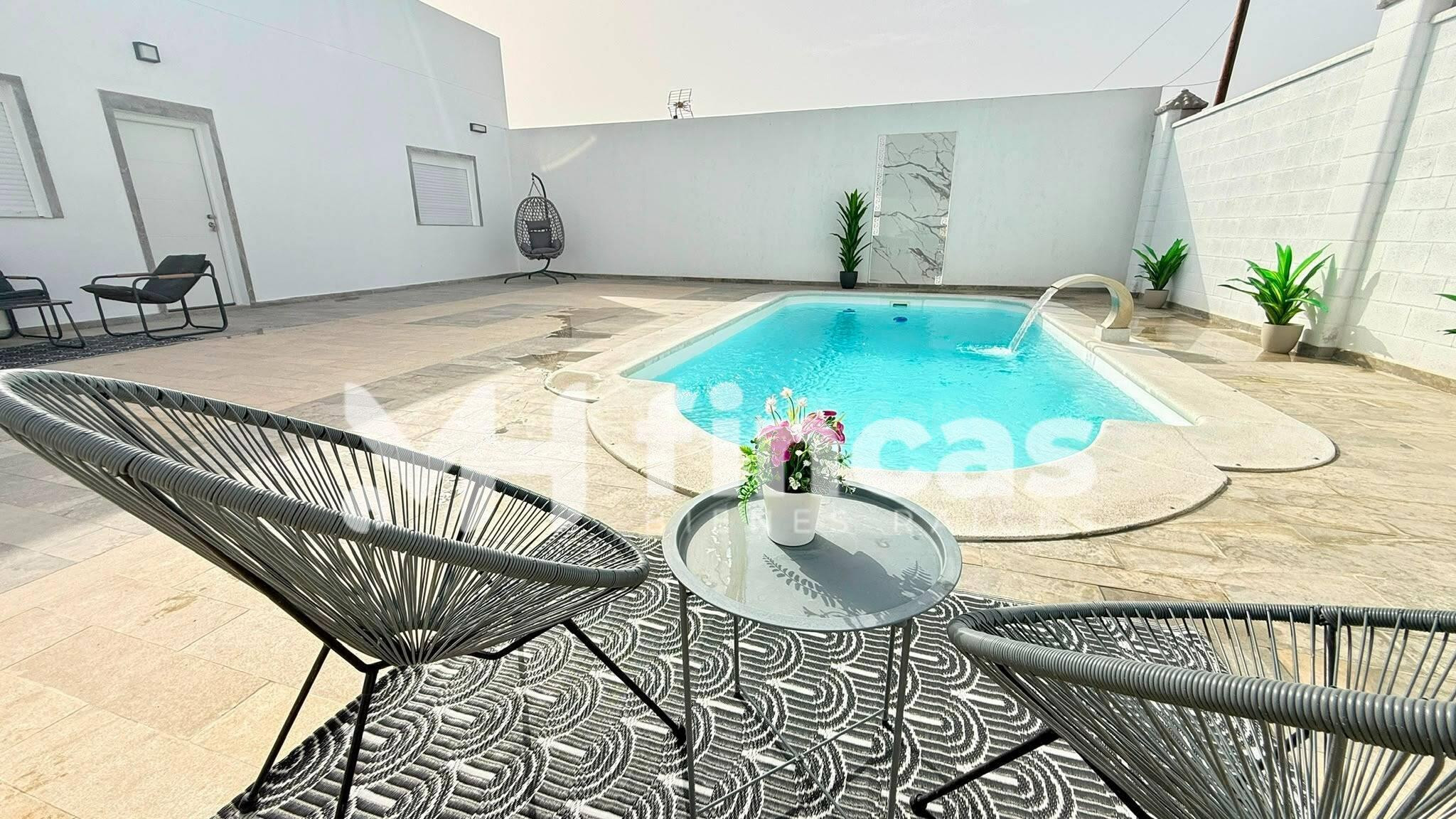 Chalet de obra nueva con piscina, cocina exterior, cenador y - foto 2