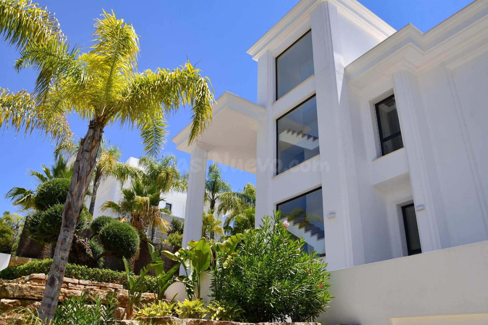 VILLAS DE LUJO DE OBRA NUEVA EN LOMAS DEL MARBELLA CLUB - foto 4