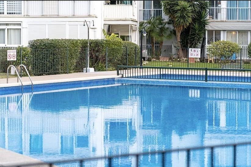 Increíble apartamento bellamente renovado, en una comunidad  - foto 2
