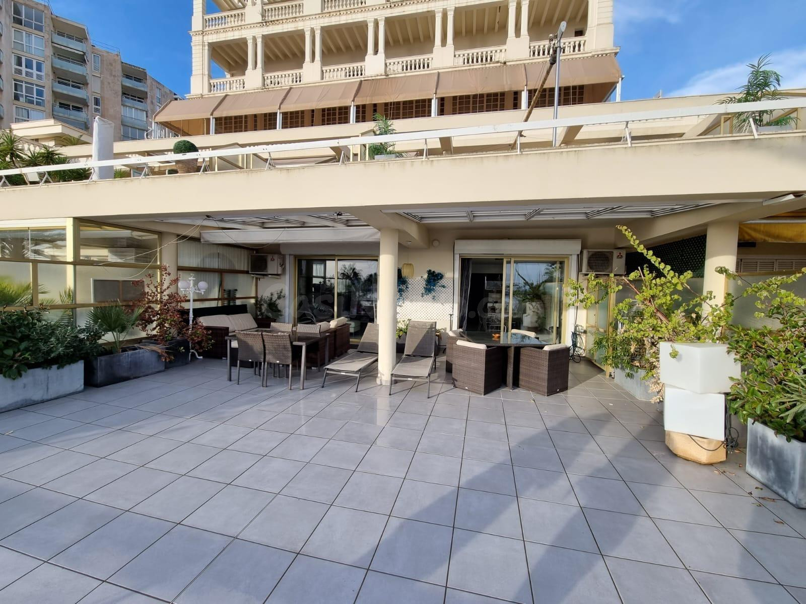 Impresionante Apartamento de Diseño Alquiler Temporada hasta 8 meses Paseo Marítimo primera línea de mar - foto 2