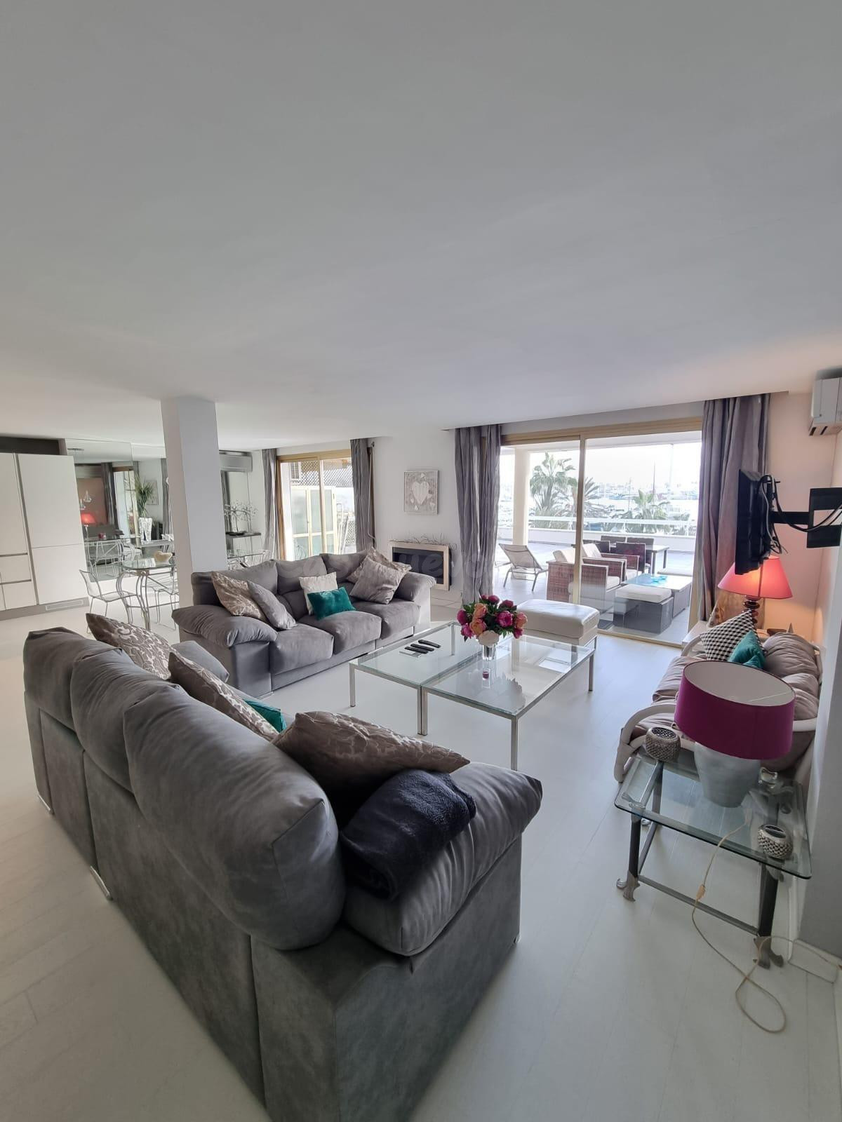 Impresionante Apartamento de Diseño Alquiler Temporada hasta 8 meses Paseo Marítimo primera línea de mar - foto 3