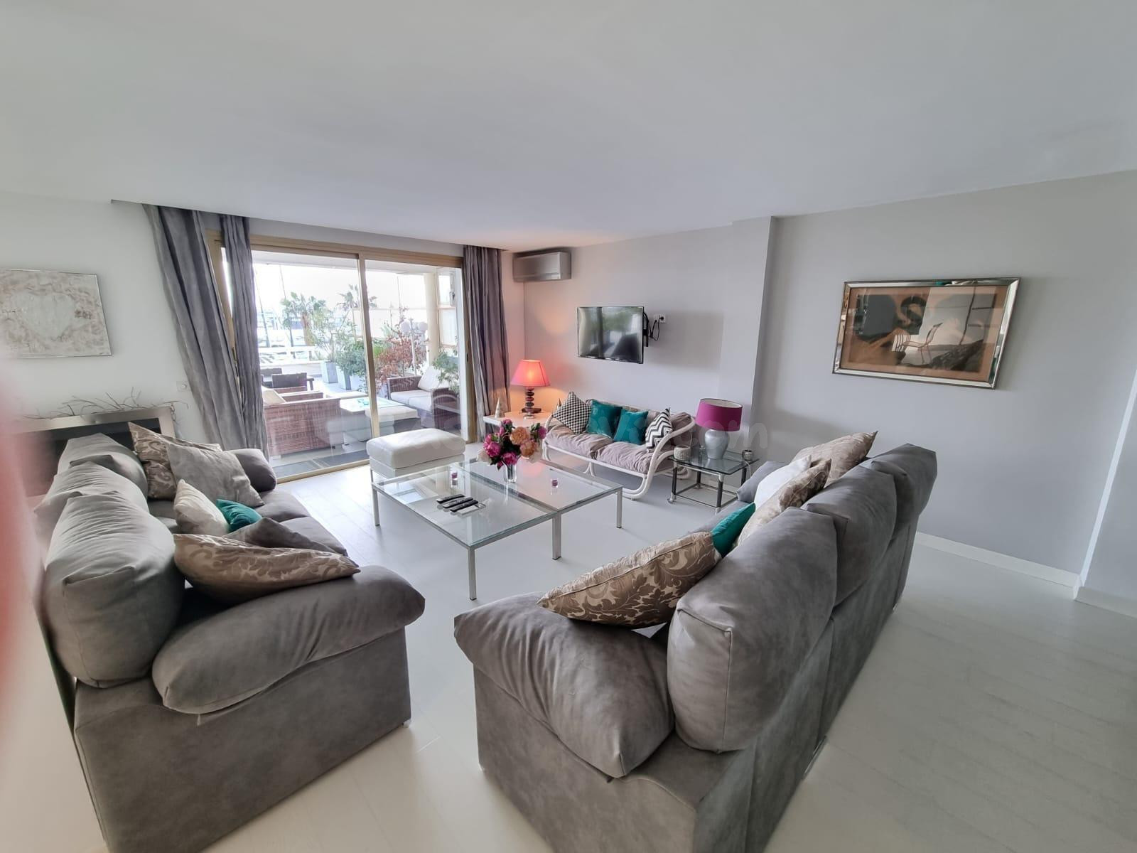 Impresionante Apartamento de Diseño Alquiler Temporada hasta 8 meses Paseo Marítimo primera línea de mar - foto 4