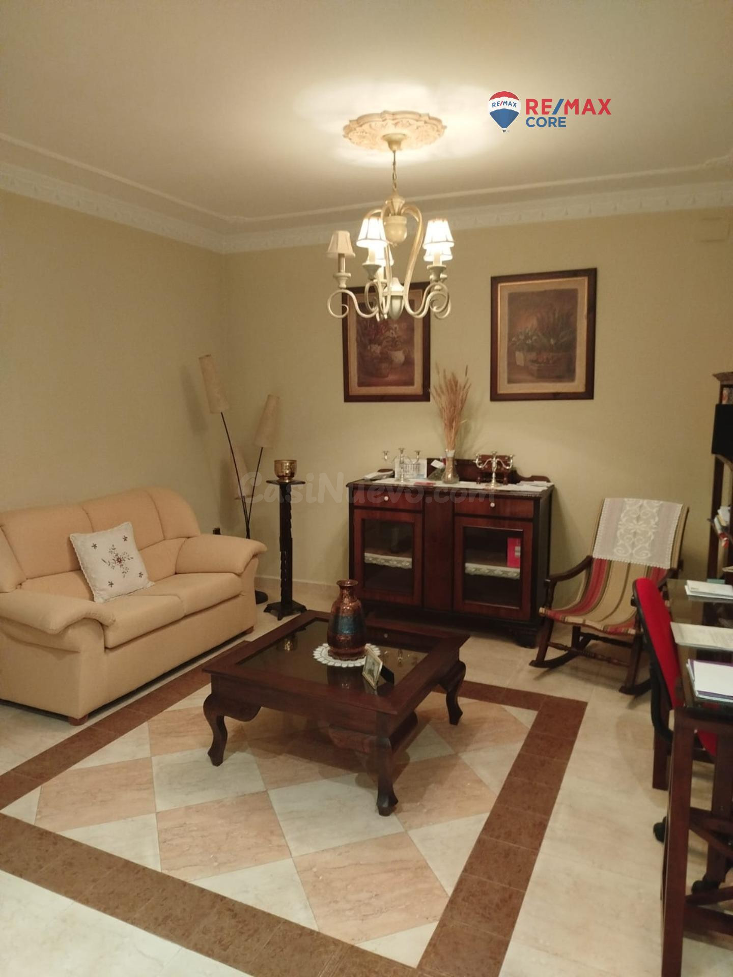 Magnifica Casa de Dos Plantas con Patio Privado - foto 4
