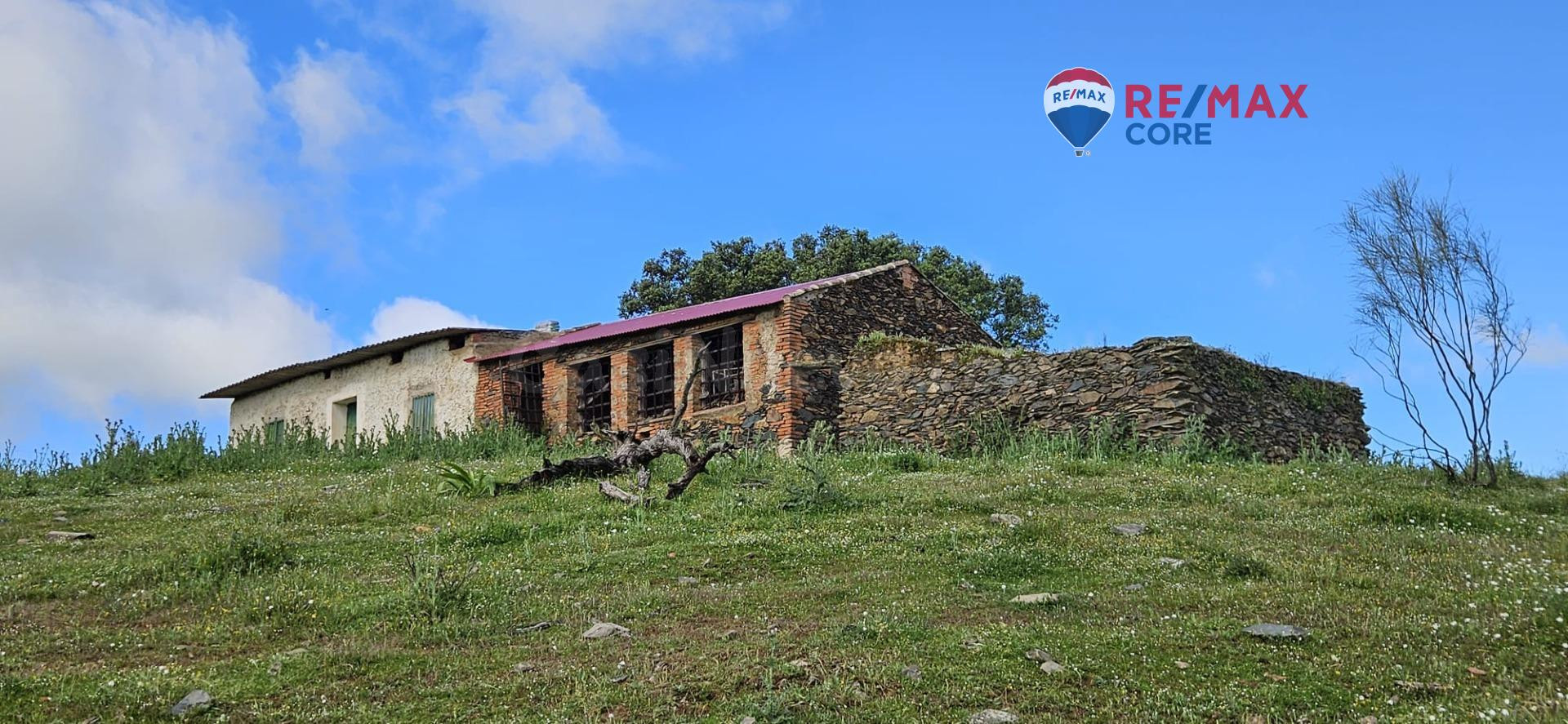Finca de Recreo con Cortijo y Nave Ganadera - foto 2