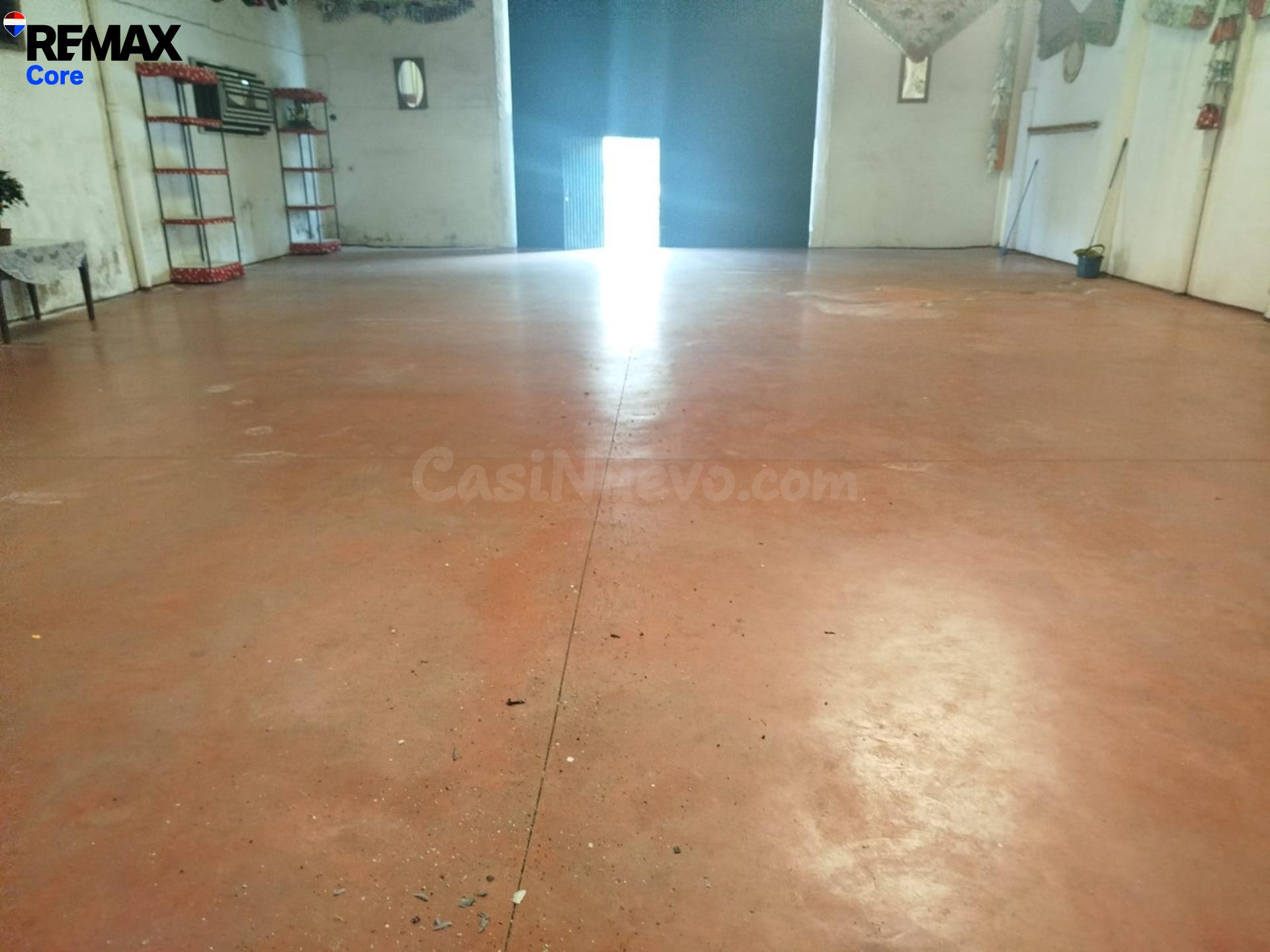 Amplia Propiedad Comercial con Salida a Dos Calles y Espacio - foto 3