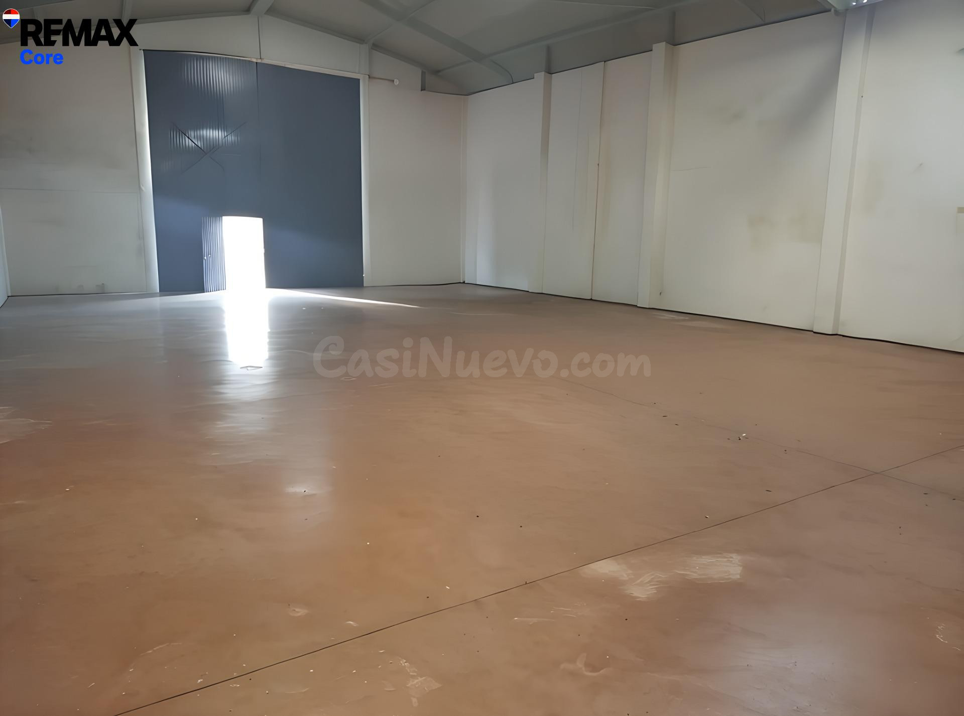Amplia Propiedad Comercial con Salida a Dos Calles y Espacio - foto 4