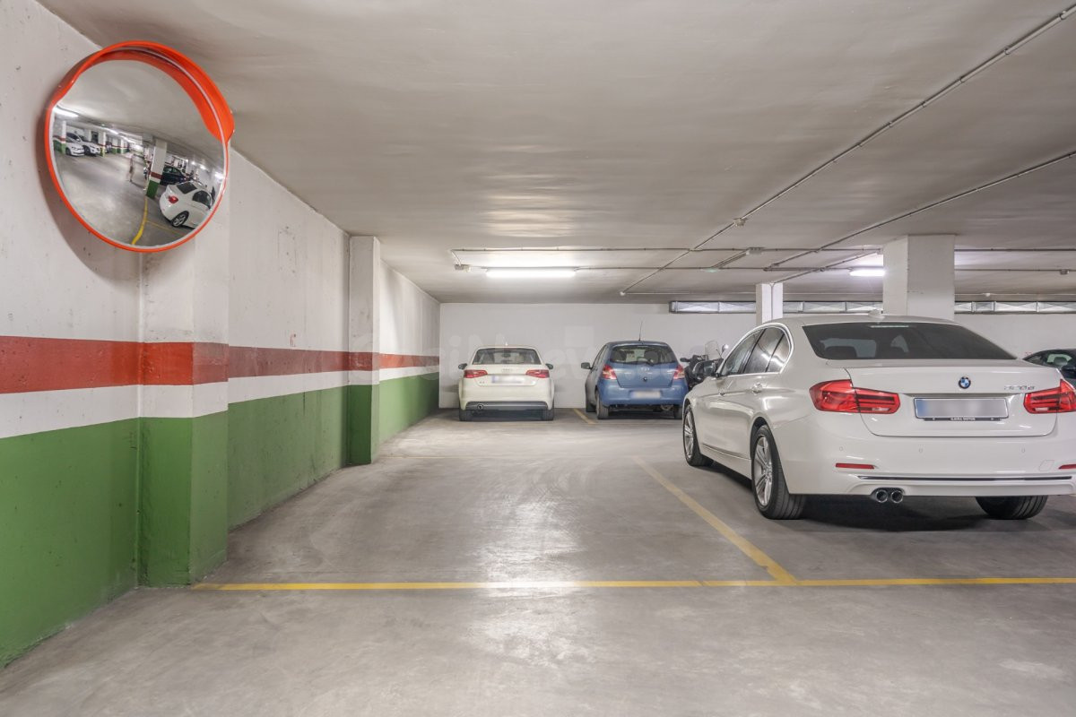 SE VENDEN 2 PLAZAS DE GARAJE. ZONA FORUM. 46.000 EUROS. - foto 2