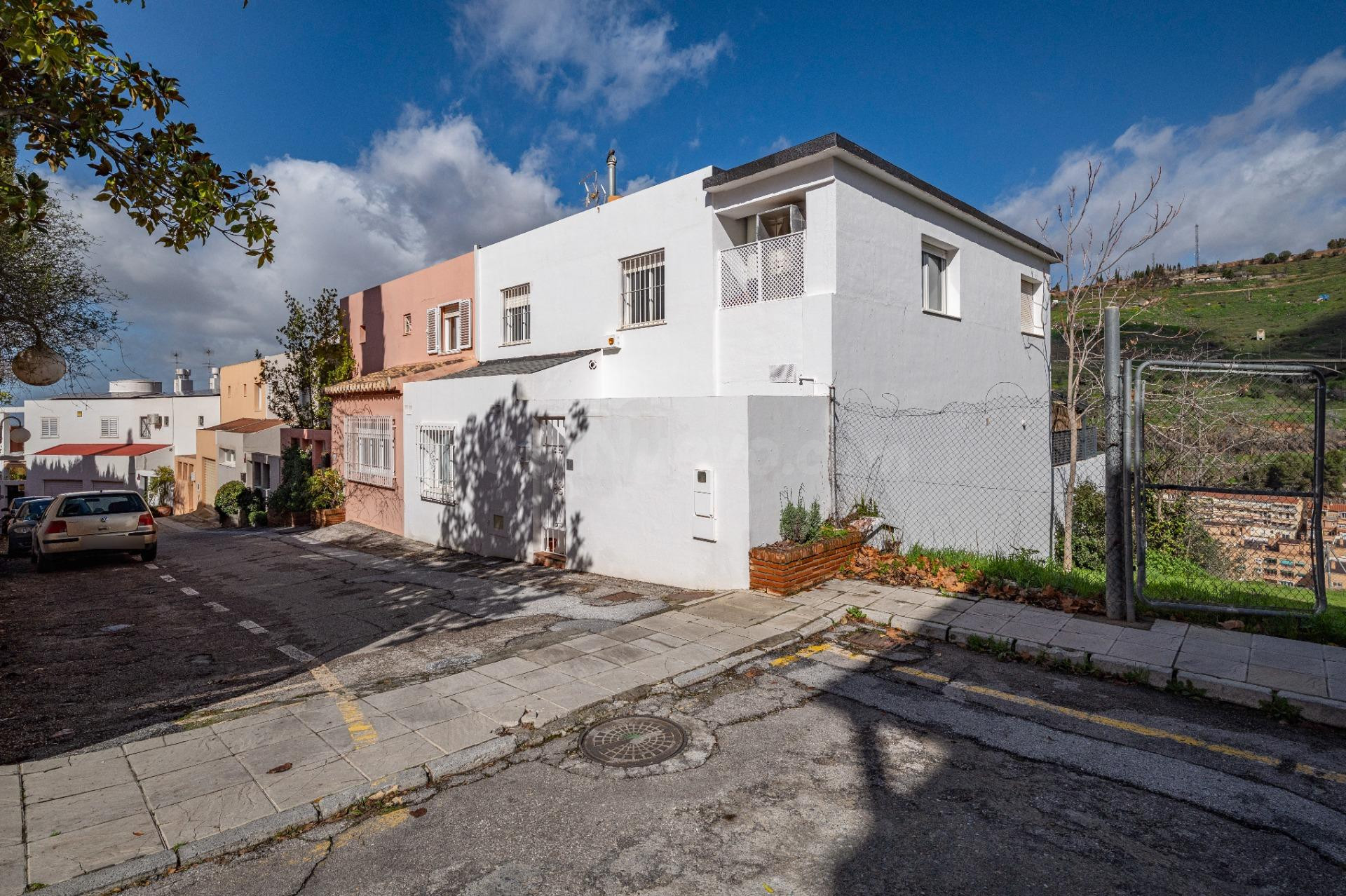 Exclusivo casa pareada en Urbanización El Serrallo - foto 3