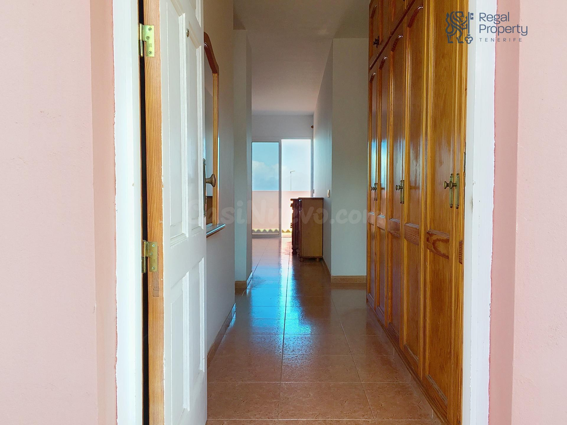VENTA ÁTICO CON GRAN TERRAZA CON PLAZA DE GARAJE, EN PUERTO  - foto 3