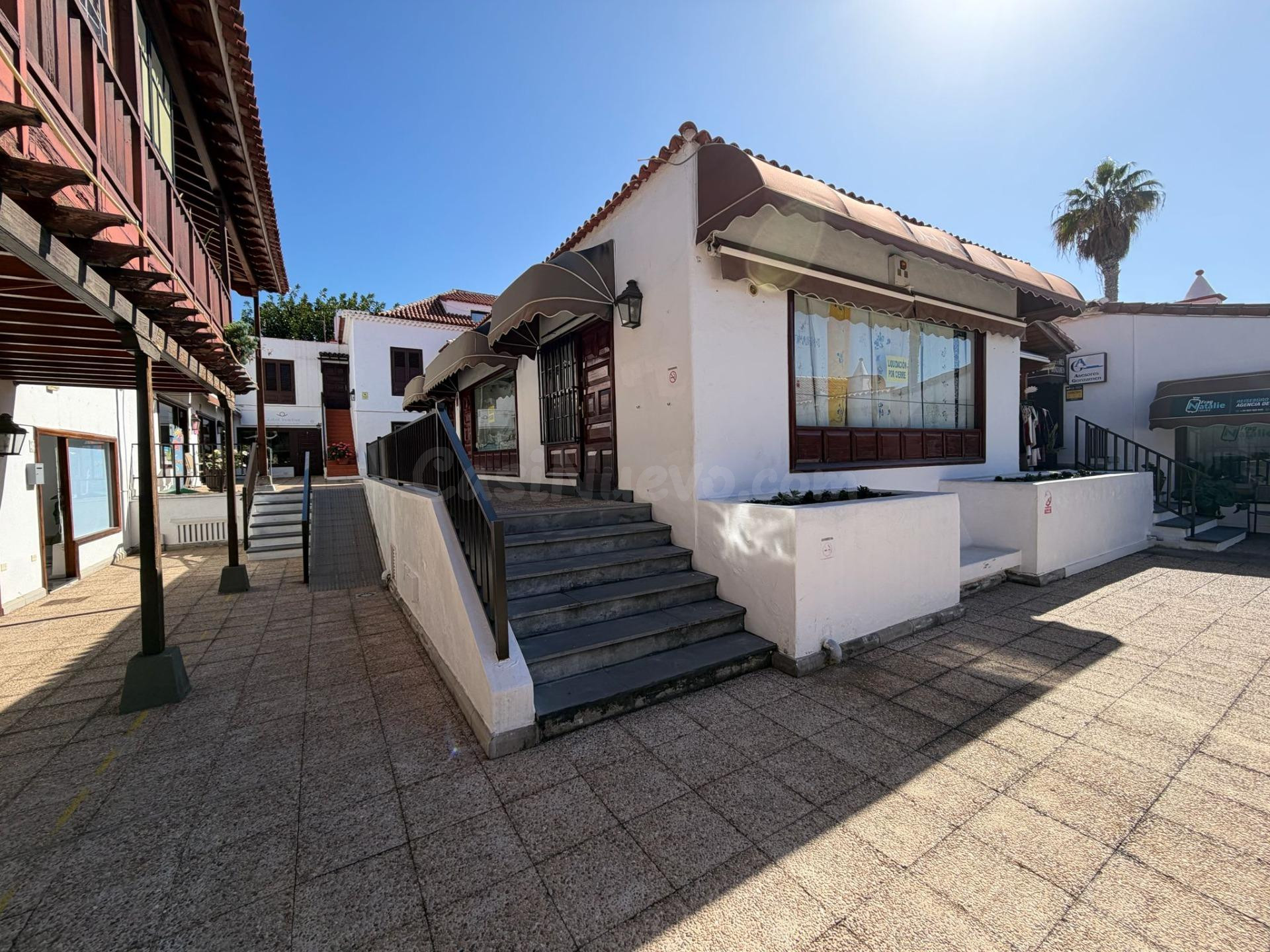 VENTA DE TRES LOCALES COMERCIALES, CON TERRAZA Y ALMACÉN. ZO - foto 3
