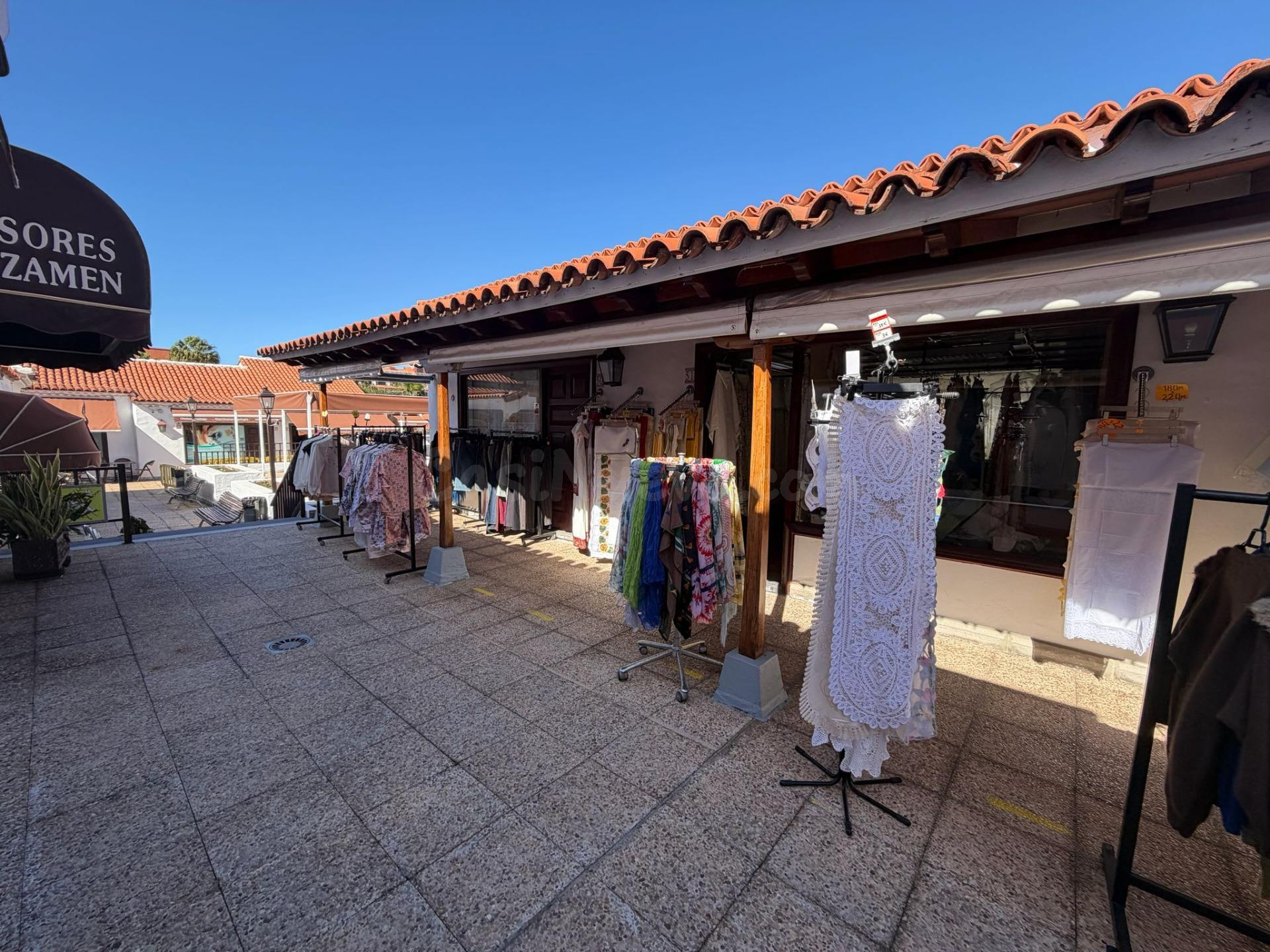 VENTA DE TRES LOCALES COMERCIALES, CON TERRAZA Y ALMACÉN. ZO - foto 5