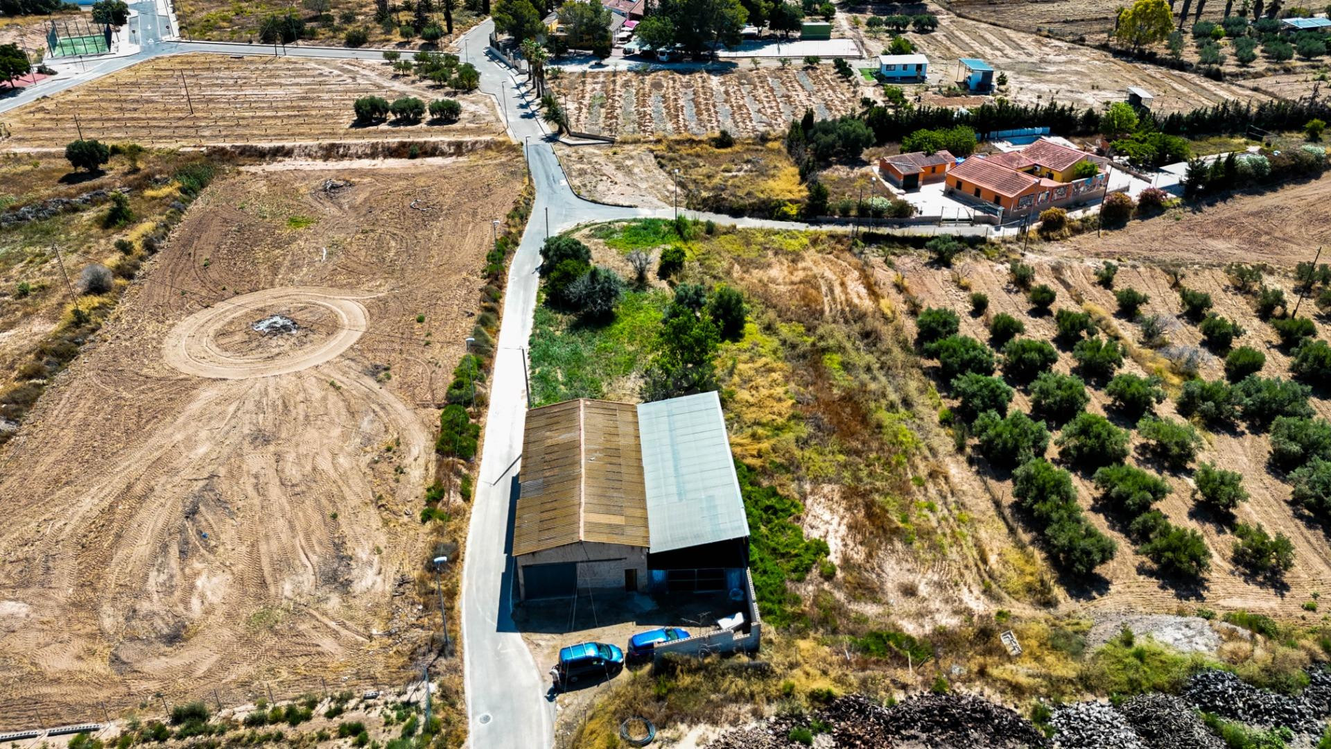 Nave con terreno en La Tercia - foto 4