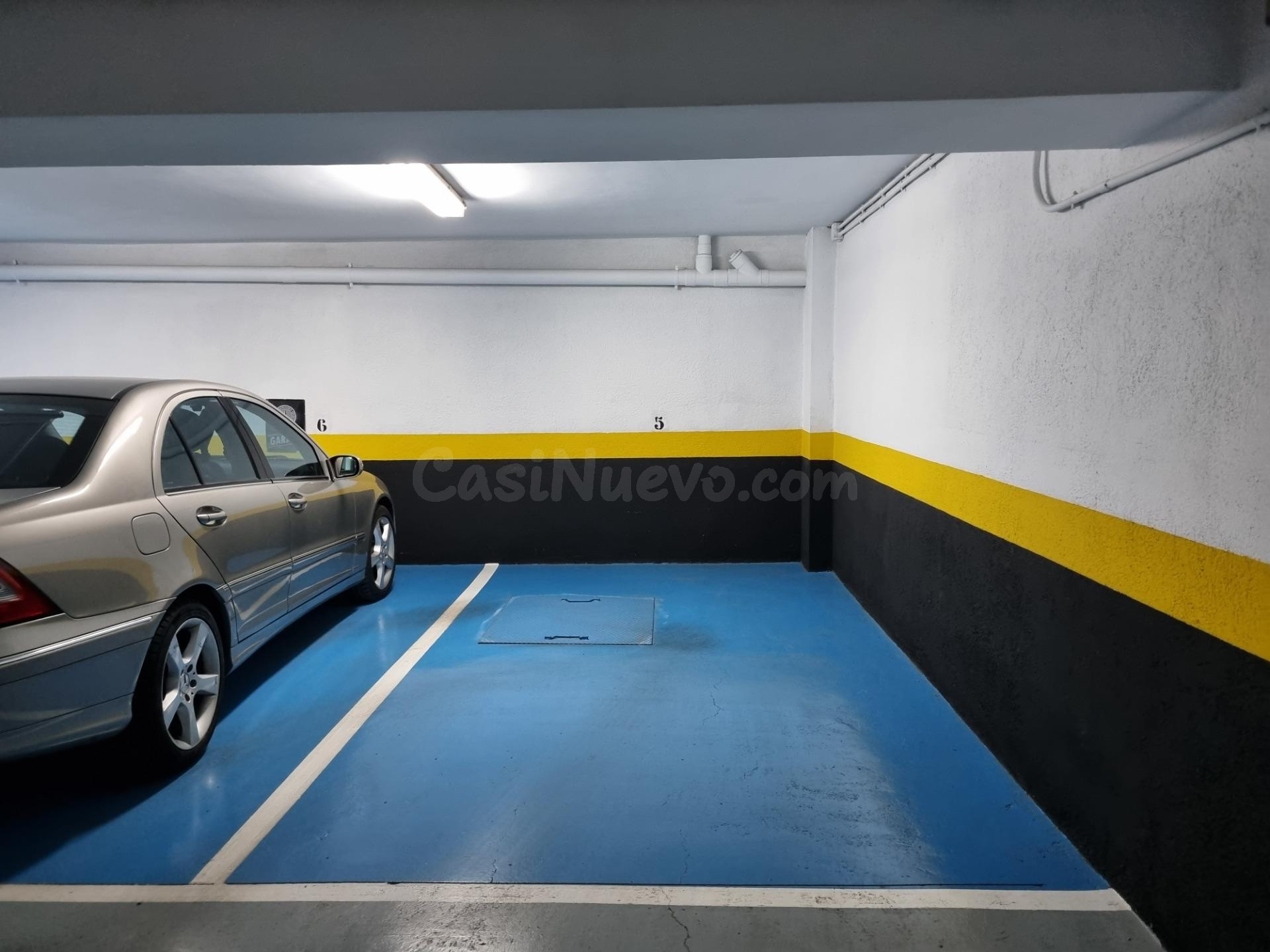 Plaza para coche grande en Emilio Rubin - foto 2